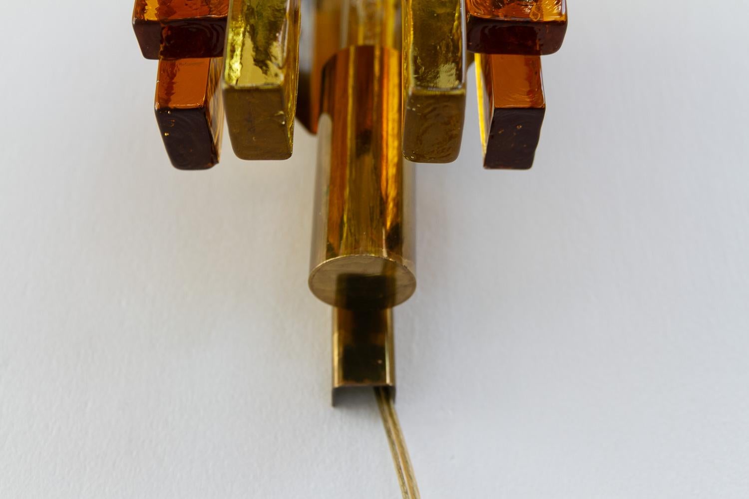 Aplique apilado de cristal y latón de Svend Aage Holm Sørensen, década de 1960. Latón en venta