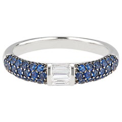 Half Eternity Band-Ring mit blauen Saphiren und Baguette-Diamanten