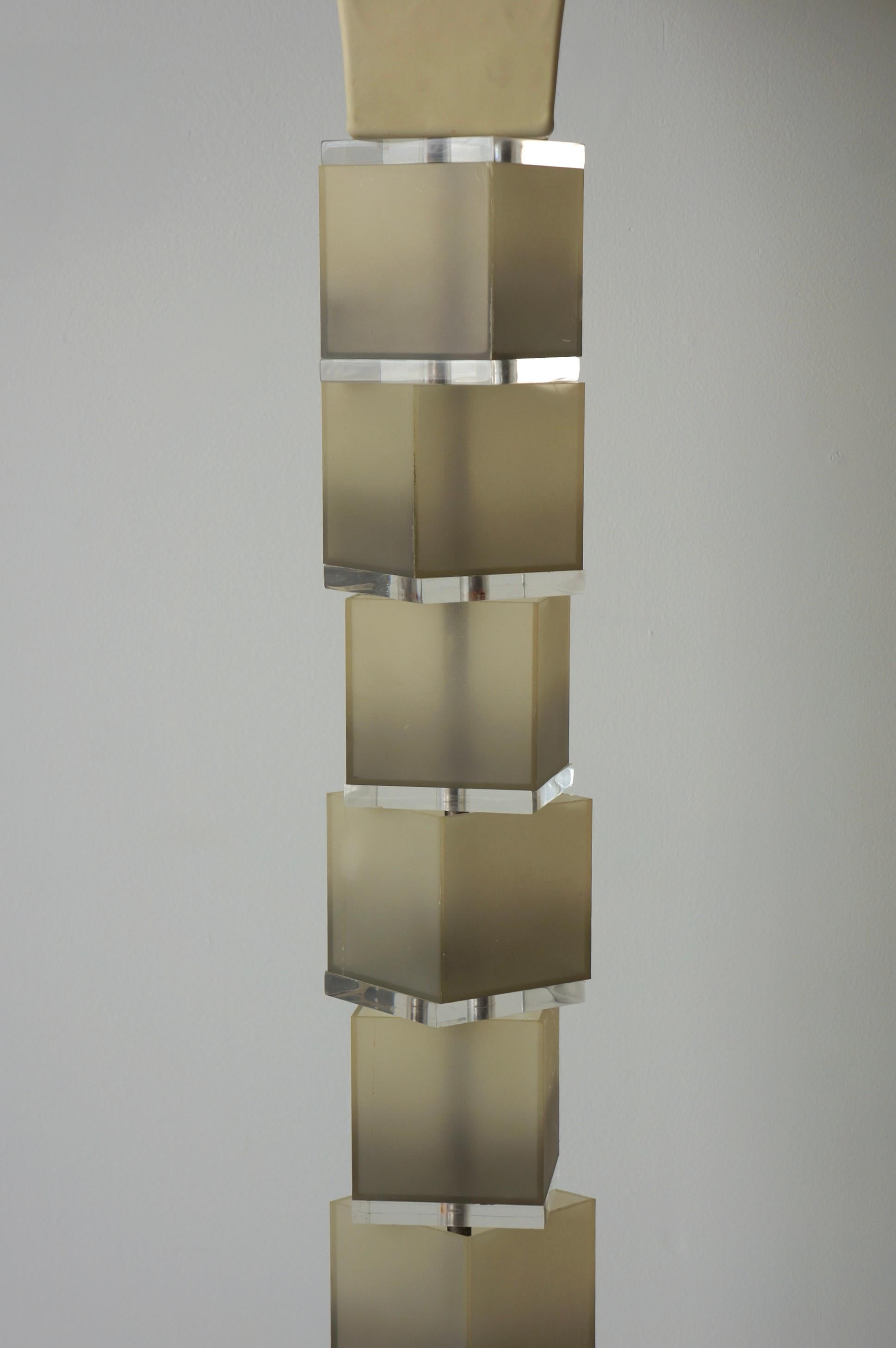 Stacked lucite and grey ombré acrylic floor lamps For Sale 4