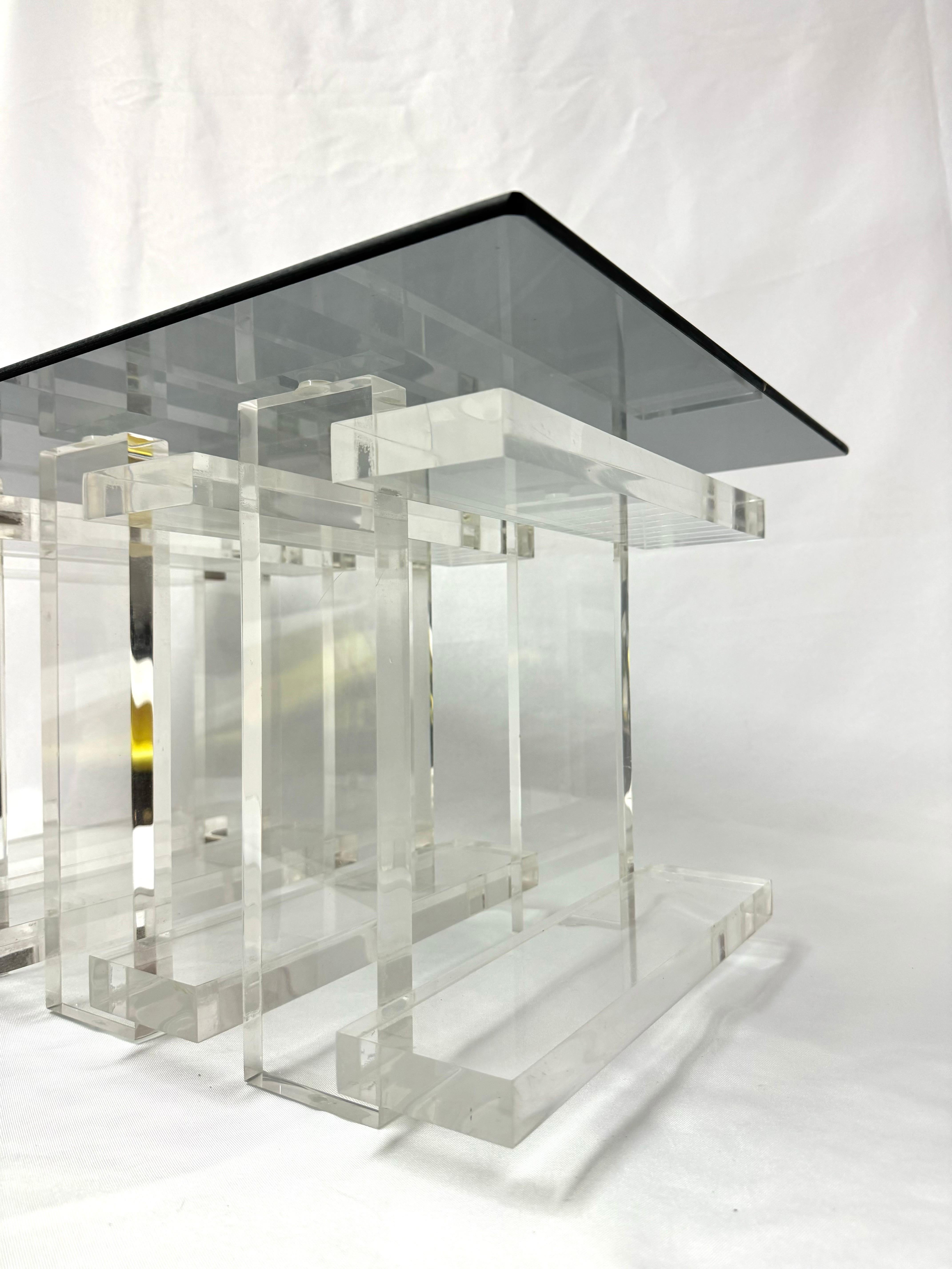 Mesa auxiliar apilada de lucita y cristal ahumado en venta 8