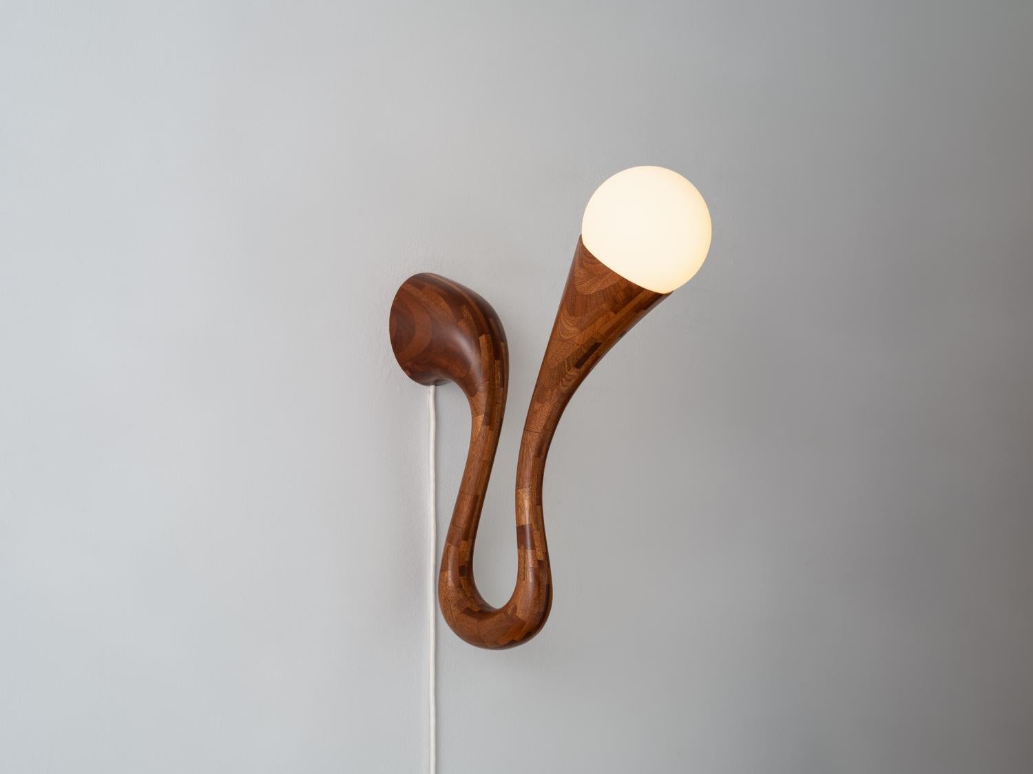 La Sconce STACKED in mogano n.2, di Richard Haining, è disponibile ora in coppia In condizioni Nuovo in vendita a Brooklyn, NY