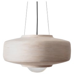 Anpassbare STACKED Wooden Saucer Pendelleuchte, Beispiel gezeigt BoneWhite Maple