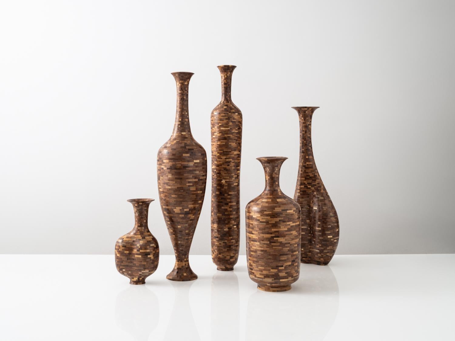 Américain STACKED Walnut Amphora, par Richard Haines, Disponible maintenant en vente