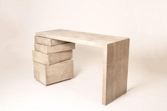 Escritorio apilado en piel de zapa crema by R & Y Augousti