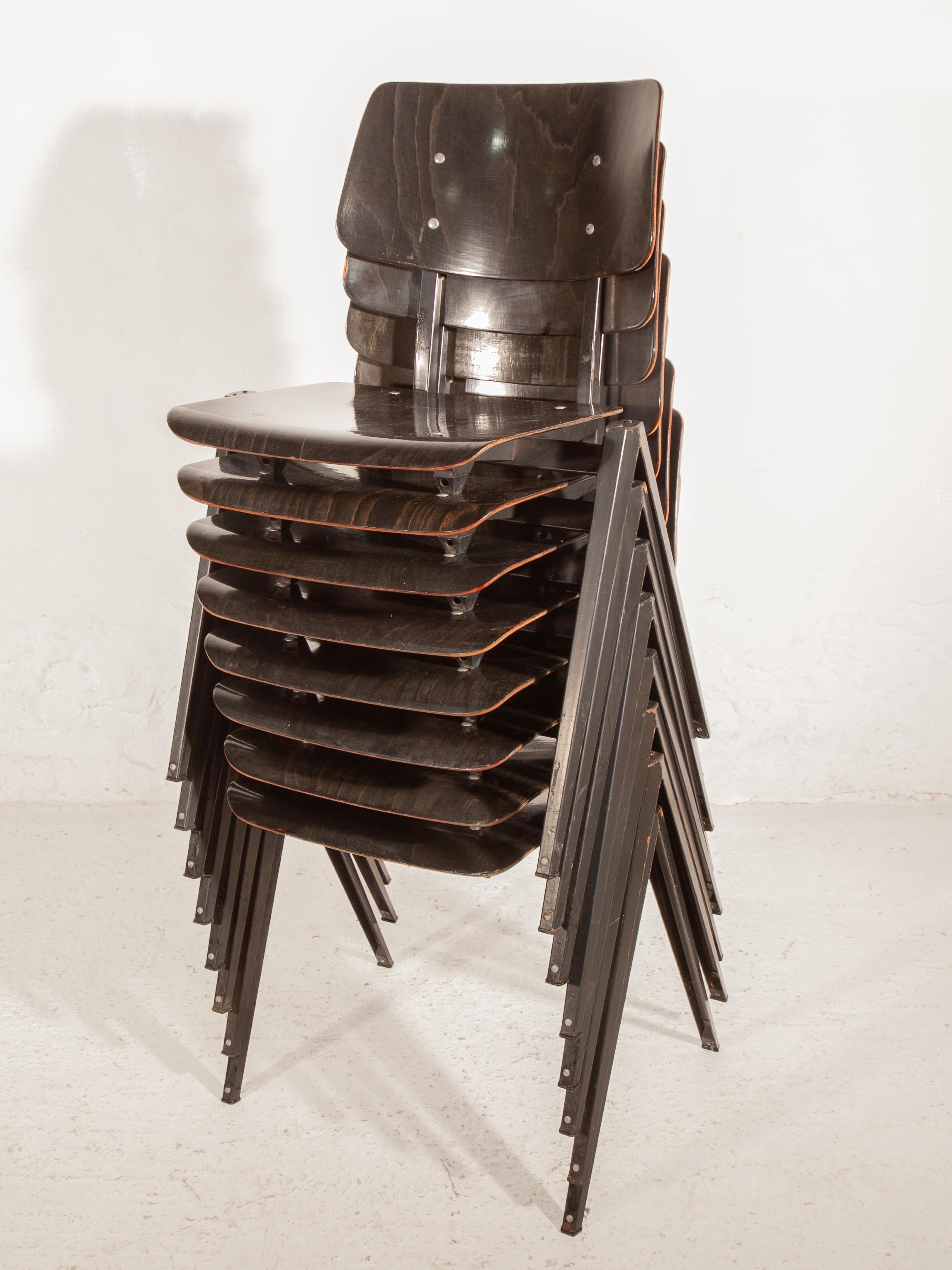 Sedie impilabili S21 Galvanitas, sedie minimaliste in compensato nero-grigio in metallo in vendita 6