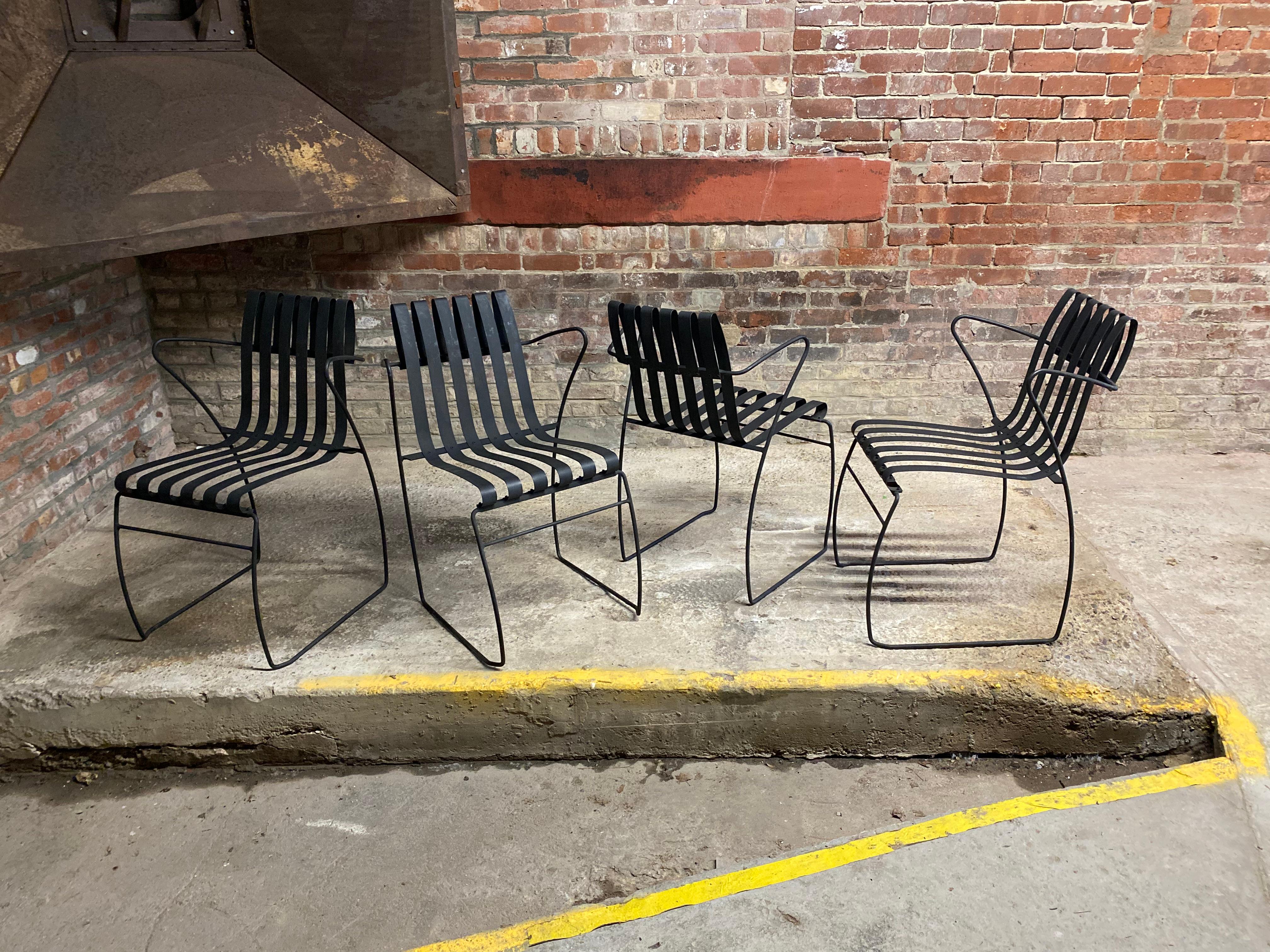 Mid-Century Modern Ensemble de quatre chaises empilables en métal à la manière de Nanna et Jorgen Ditzel en vente