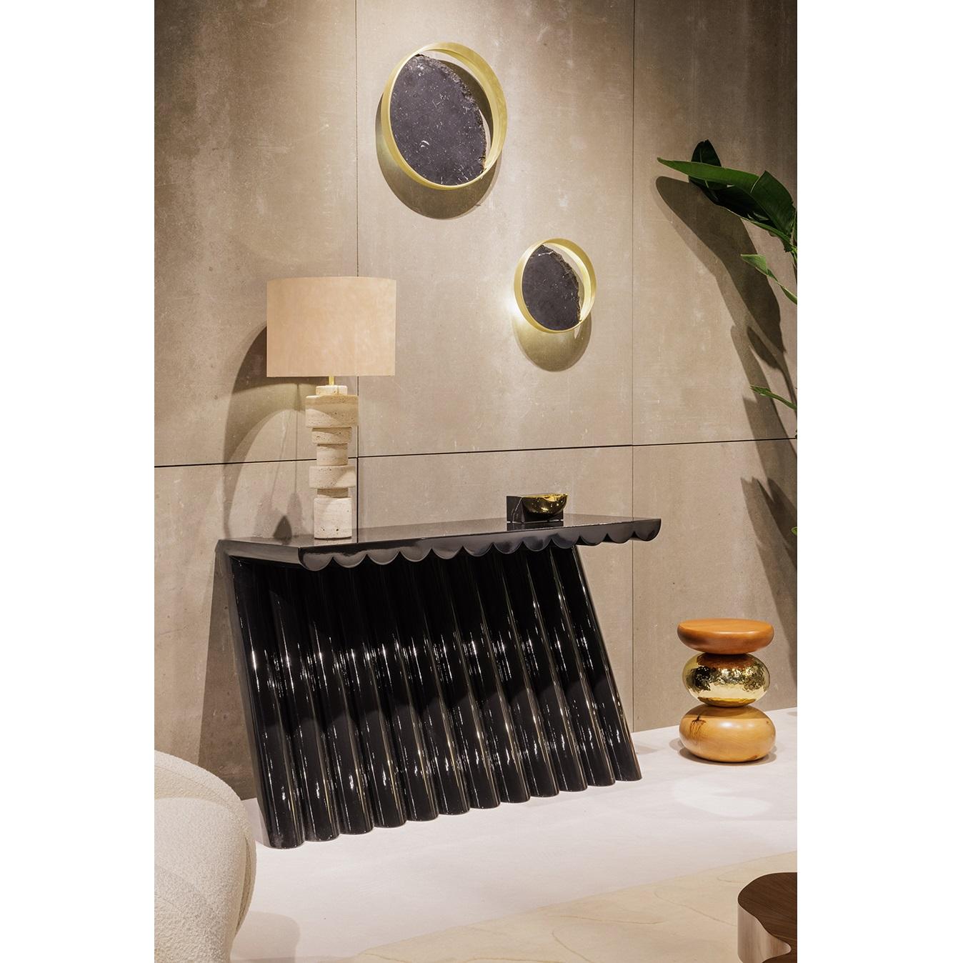 Table d'appoint empilable en bois de cèdre et laiton martelé en vente 5