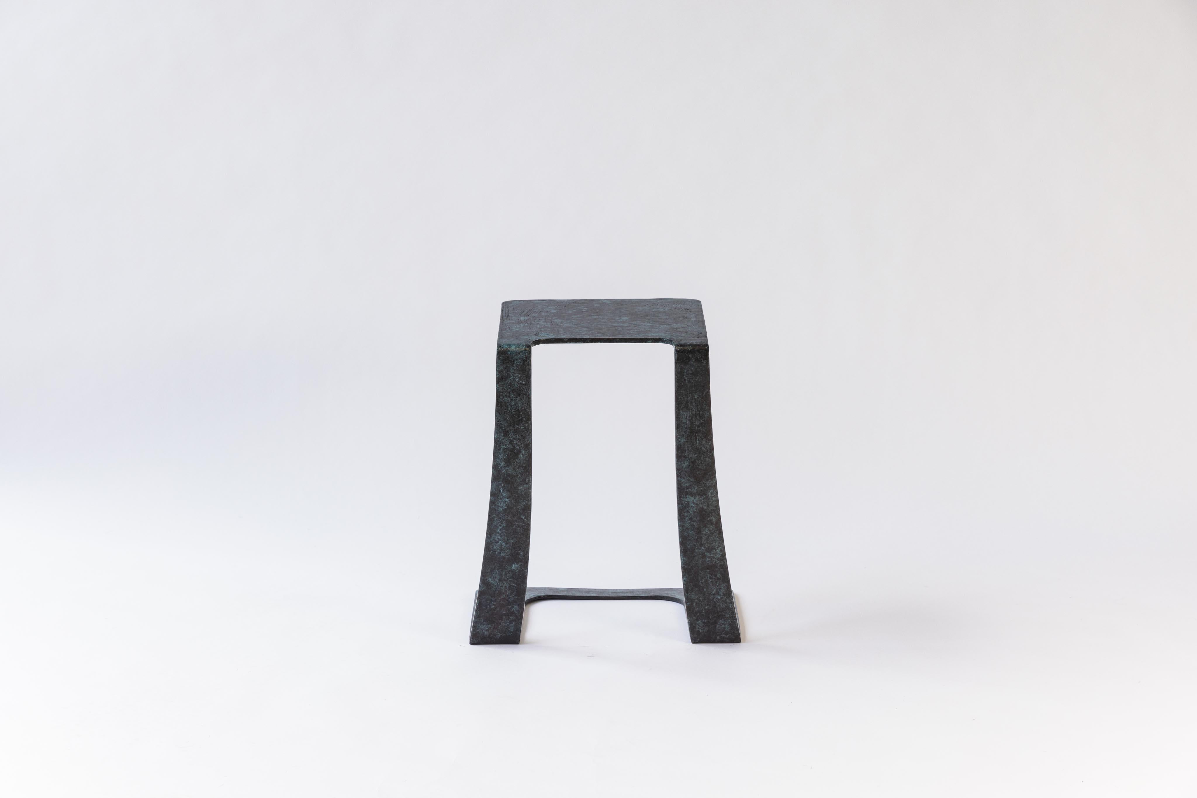 Bronze Stacklab Garrison, Table d'appoint sculpturale en bronze patiné bleu, Canada, 2017 en vente