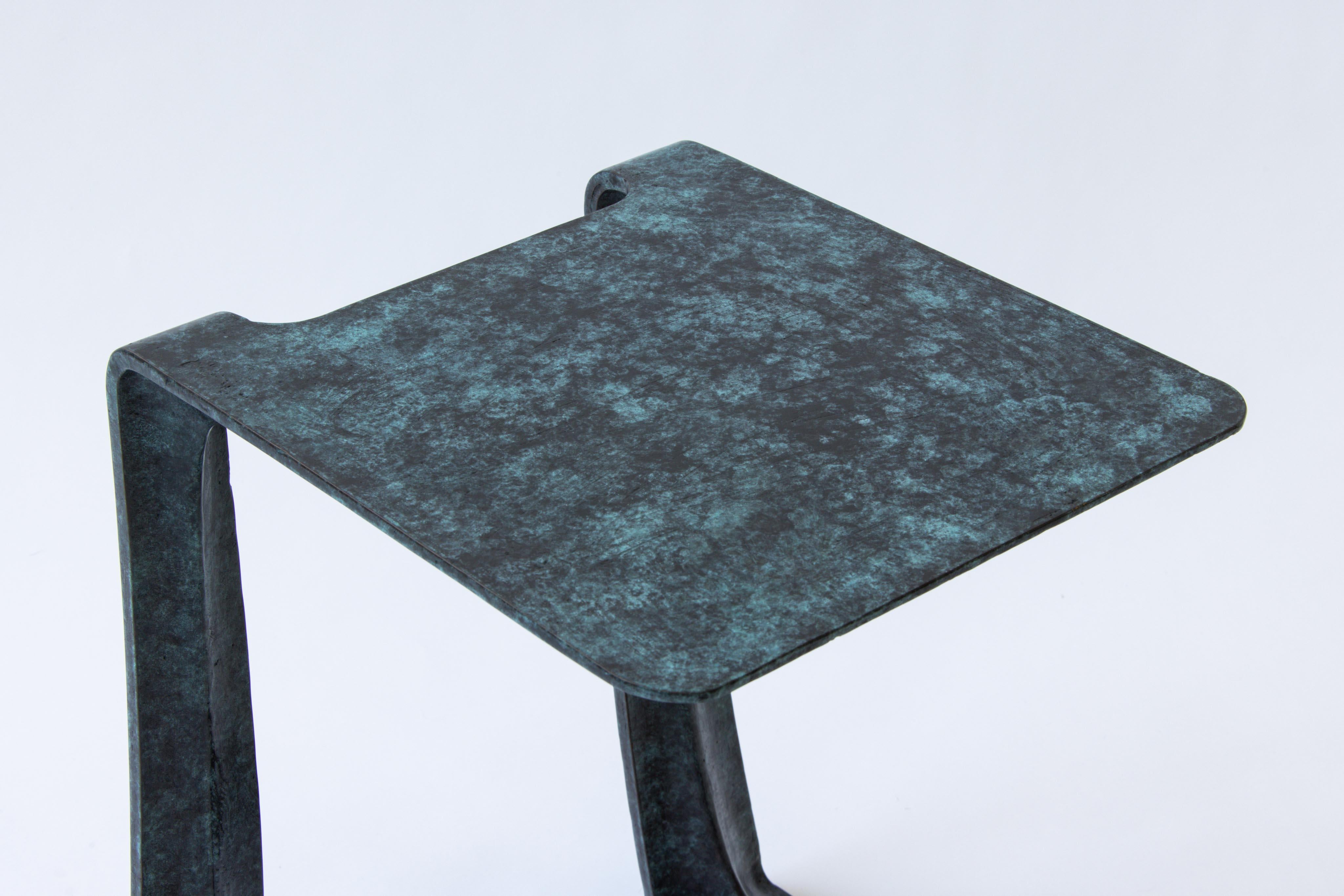 Stacklab Garrison, Table d'appoint sculpturale en bronze patiné bleu, Canada, 2017 en vente 2
