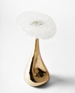 Stacklab, Mura, Mesa auxiliar escultórica de cristal y bronce, Canadá, 2022