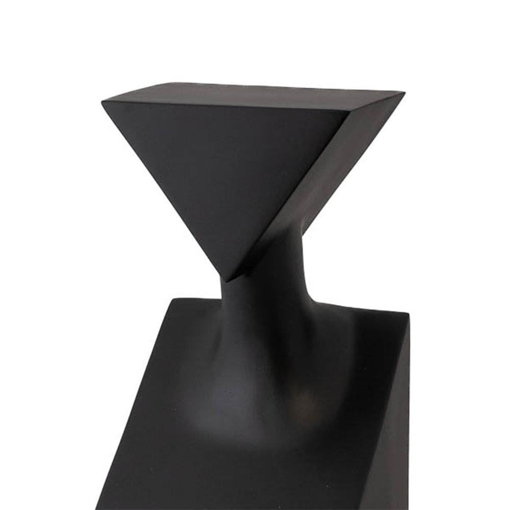 Sculpture stacy black resin all in
casted resin in black matte finish.