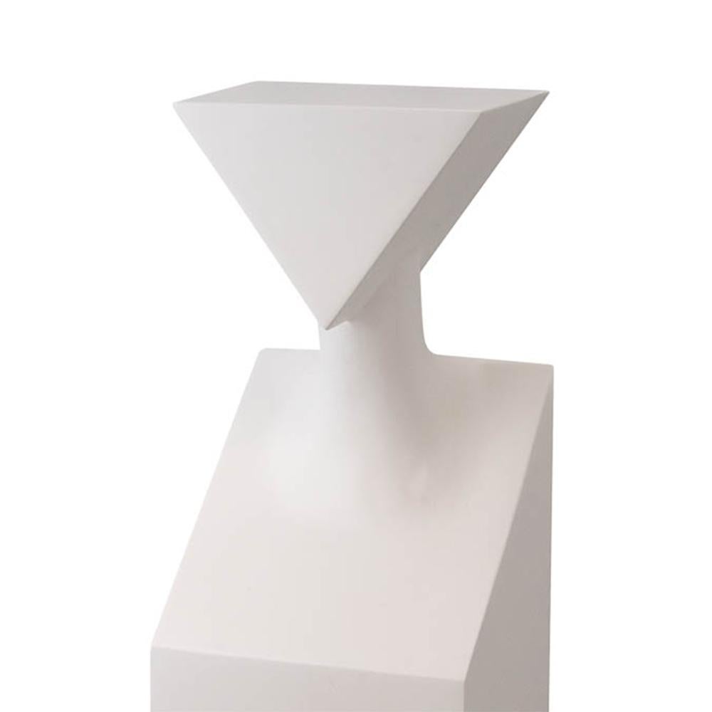 Sculpture Stacy white resin all in
résine coulée, finition blanche matte.