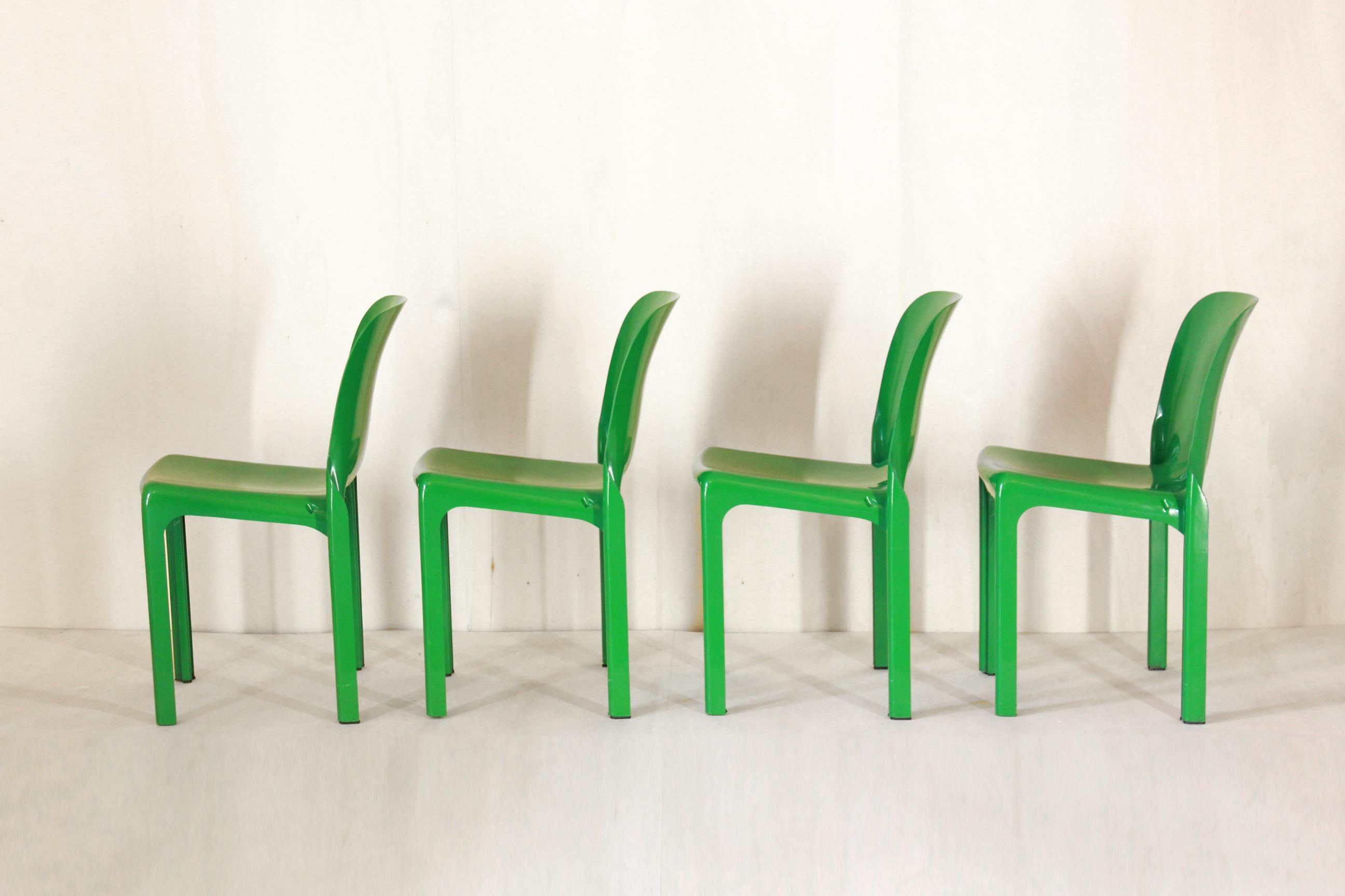 Plastic Vintage Dining Table and Four Selene Chairs by Vico Magistretti for Artemide