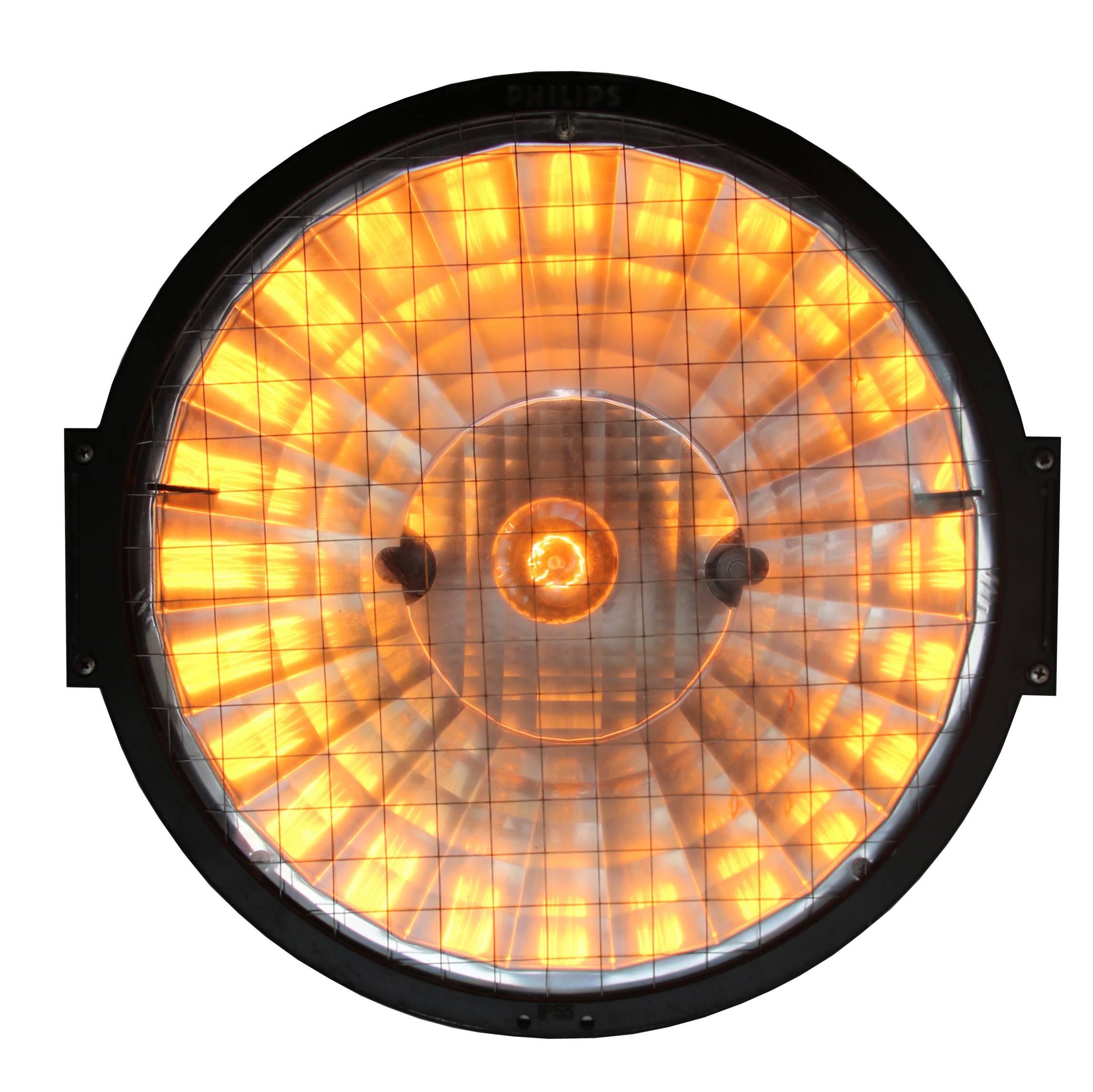 Field light. Stadium lamp from Amsterdam arena.
Cast aluminum with clear glass.

Weight: 11.2 kg / 24.7 lb.

Priced per individual item. All lamps have been made suitable by international standards for incandescent light bulbs, energy-efficient