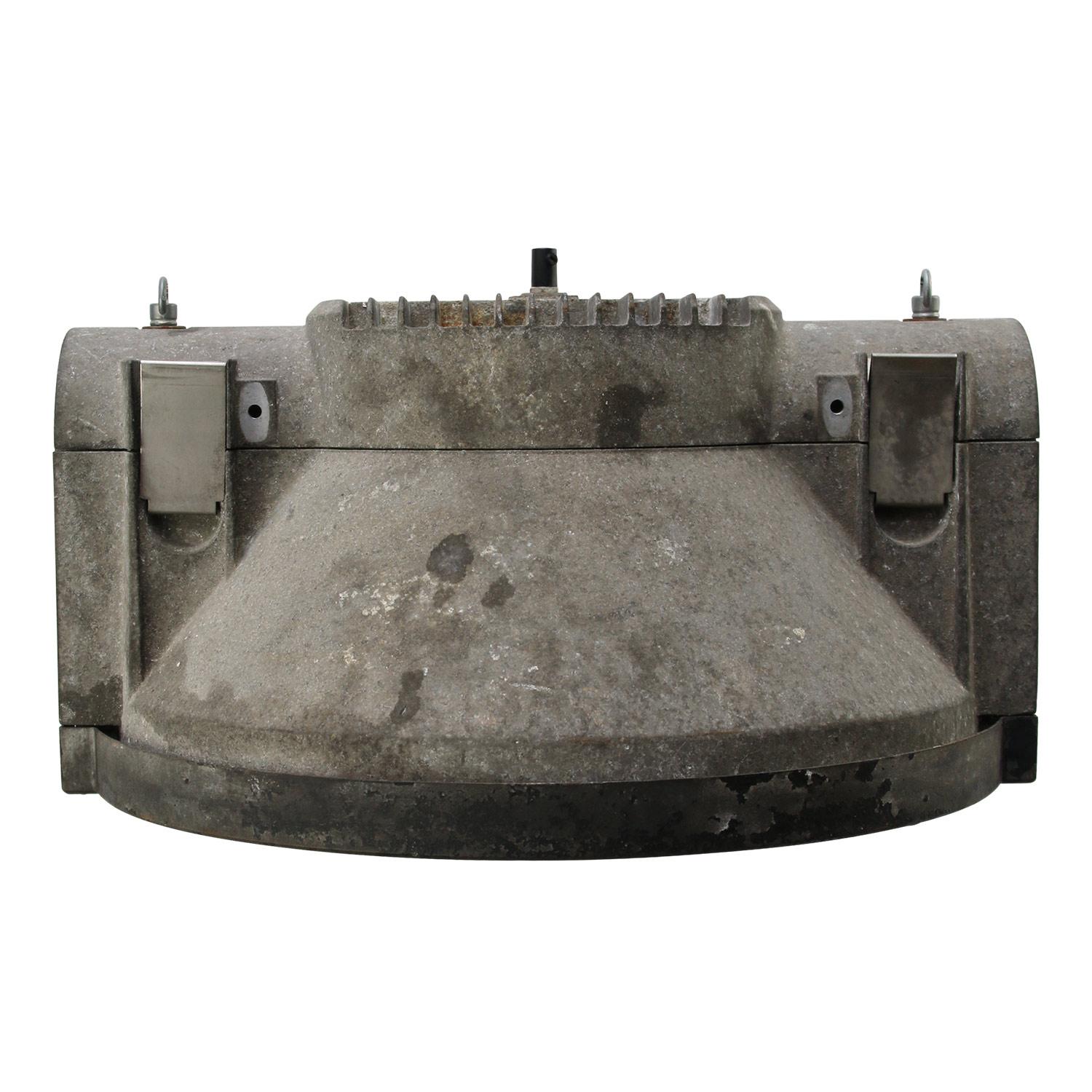 Field light. stadium lamp from Amsterdam.
Cast aluminium with clear glass. Blocked mirror inside.

Measure: weight 7.2 kg / 15.9 lb

Priced per individual item. All lamps have been made suitable by international standards for incandescent light