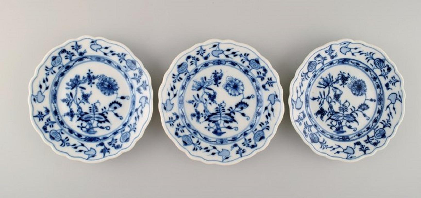 Stadt Meissen Blue Onion pattern. Trivet and three plates. Mid-20th century.
Plate diameter: 17.5 cm
Trivet diameter: 14.5 cm.
In excellent condition.
Stamped.