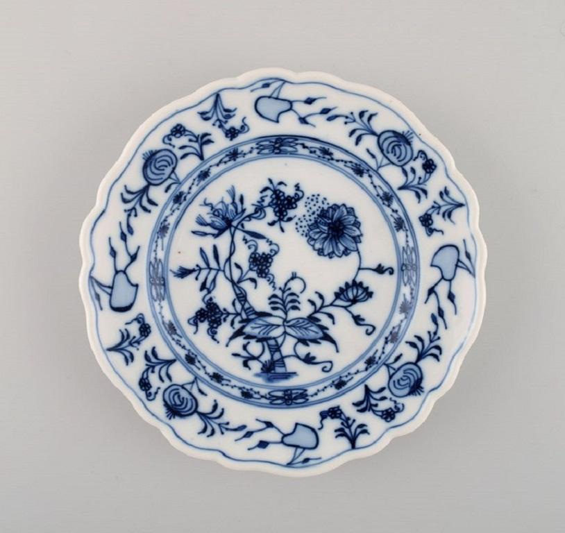 German Stadt Meissen Blue Onion Pattern, Trivet and Three Plates, Mid-20th Century