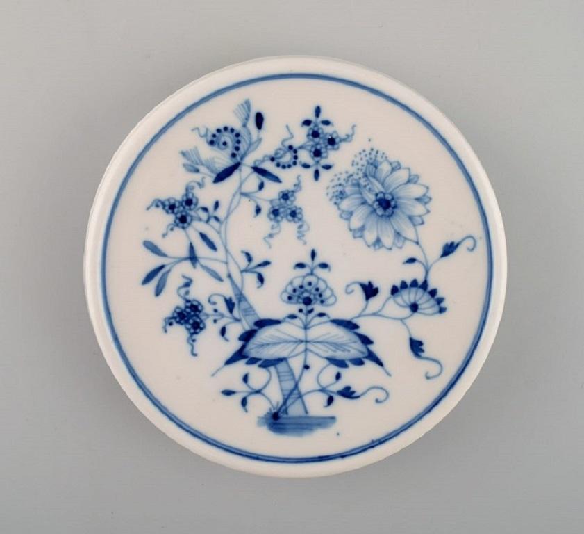 Hand-Painted Stadt Meissen Blue Onion Pattern, Trivet and Three Plates, Mid-20th Century
