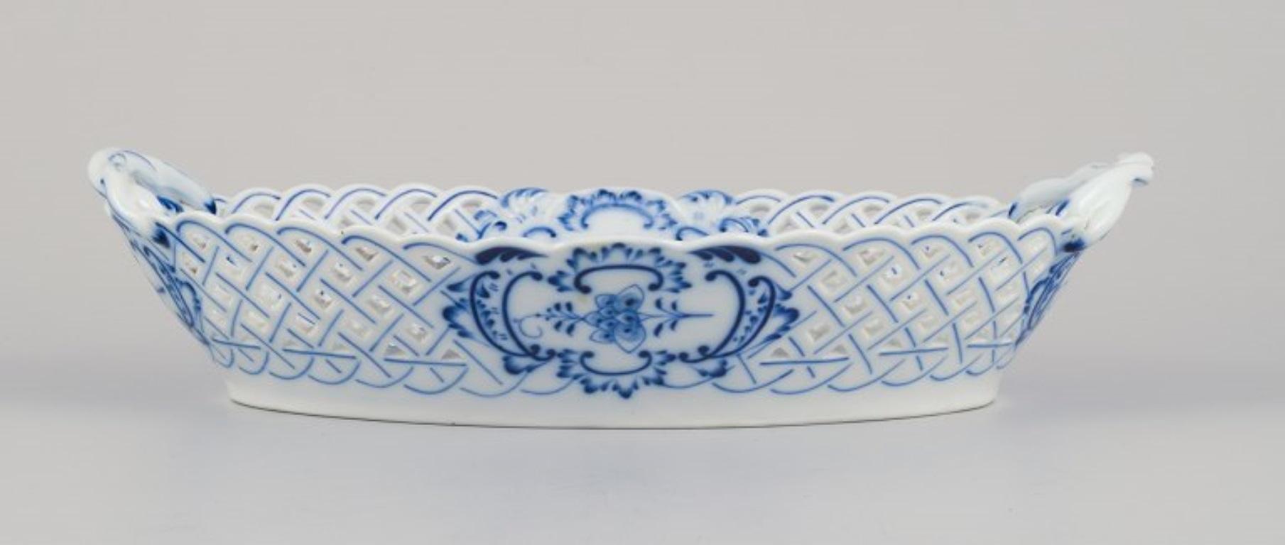 Hand-Painted Stadt Meissen, Germany. Blue Onion pattern open lace bowl in porcelain.