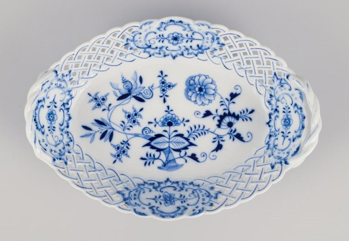 Stadt Meissen, Germany. Blue Onion pattern open lace bowl in porcelain. In Good Condition In Copenhagen, DK