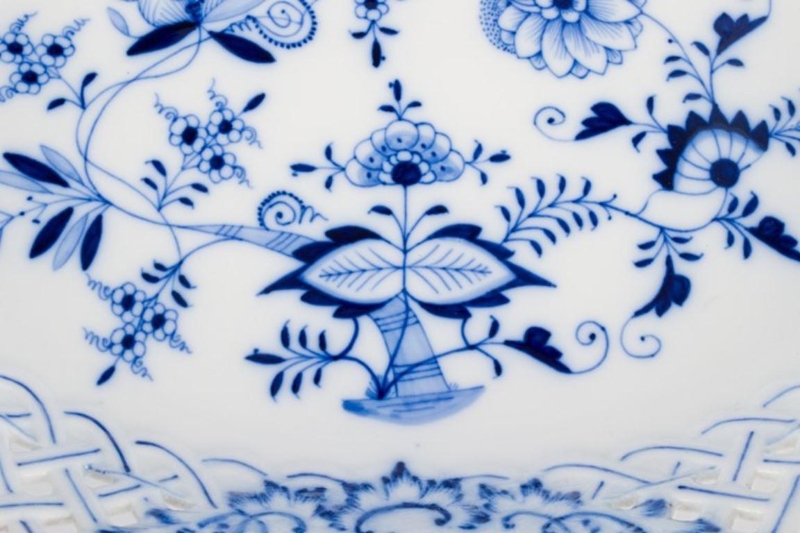 Mid-20th Century Stadt Meissen, Germany. Blue Onion pattern open lace bowl in porcelain.