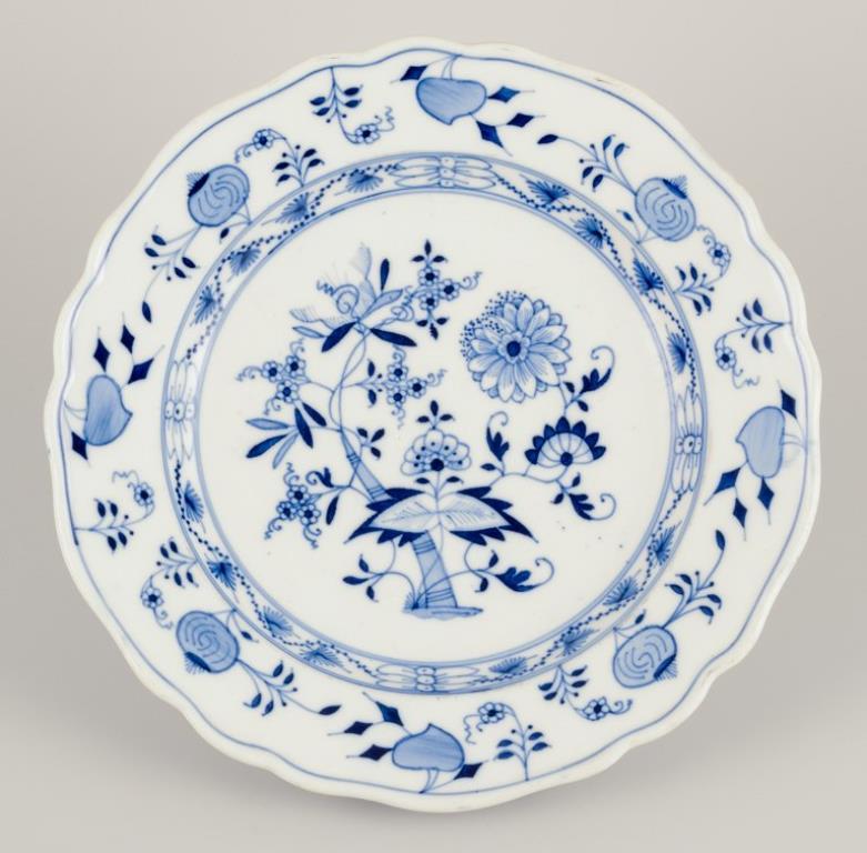Stadt Meissen, Germany.
A set of six dinner plates in porcelain. Blue Onion pattern.
1920/30s.
Marked.
In excellent condition.
Dimensions: D 24.0 cm x H 3.5 cm.