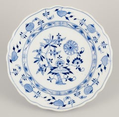 Stadt Meissen, Germany. Set of six dinner plates in porcelain.