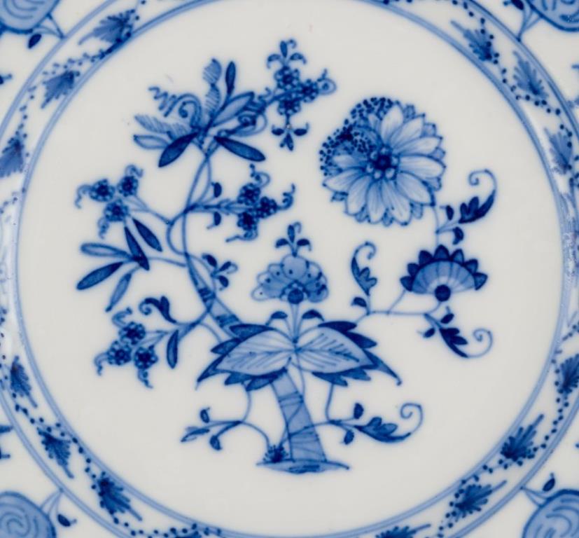 Stadt Meissen, Germany. Set of six dinner plates in porcelain. 2