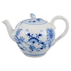 Stadt Meissen, Germany. Small Blue Onion-patterned teapot. Lid with flower bud.