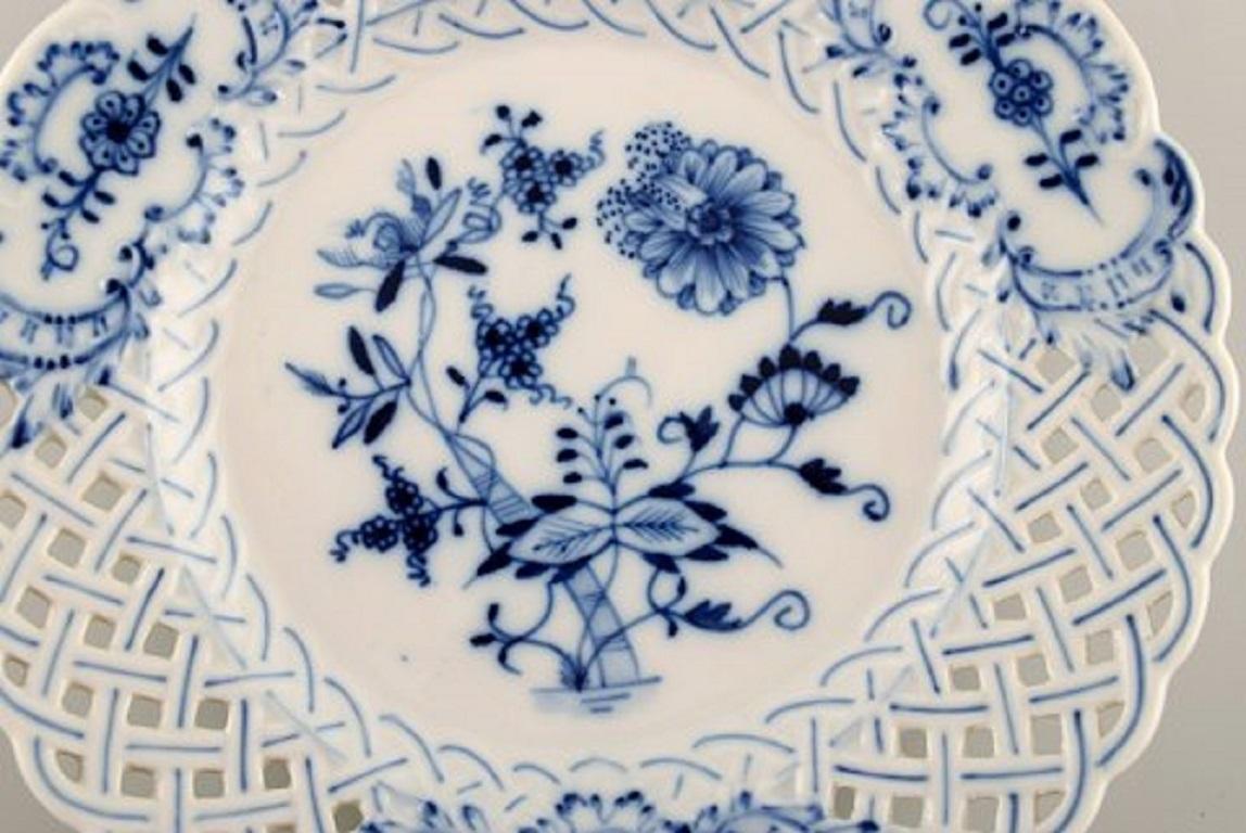 Stadt Meissen blue onion pattern. Reticulated plate. 7 pieces in stock. Mid-20th century.
In very good condition.
Stamped.
Measures: 18 cm.