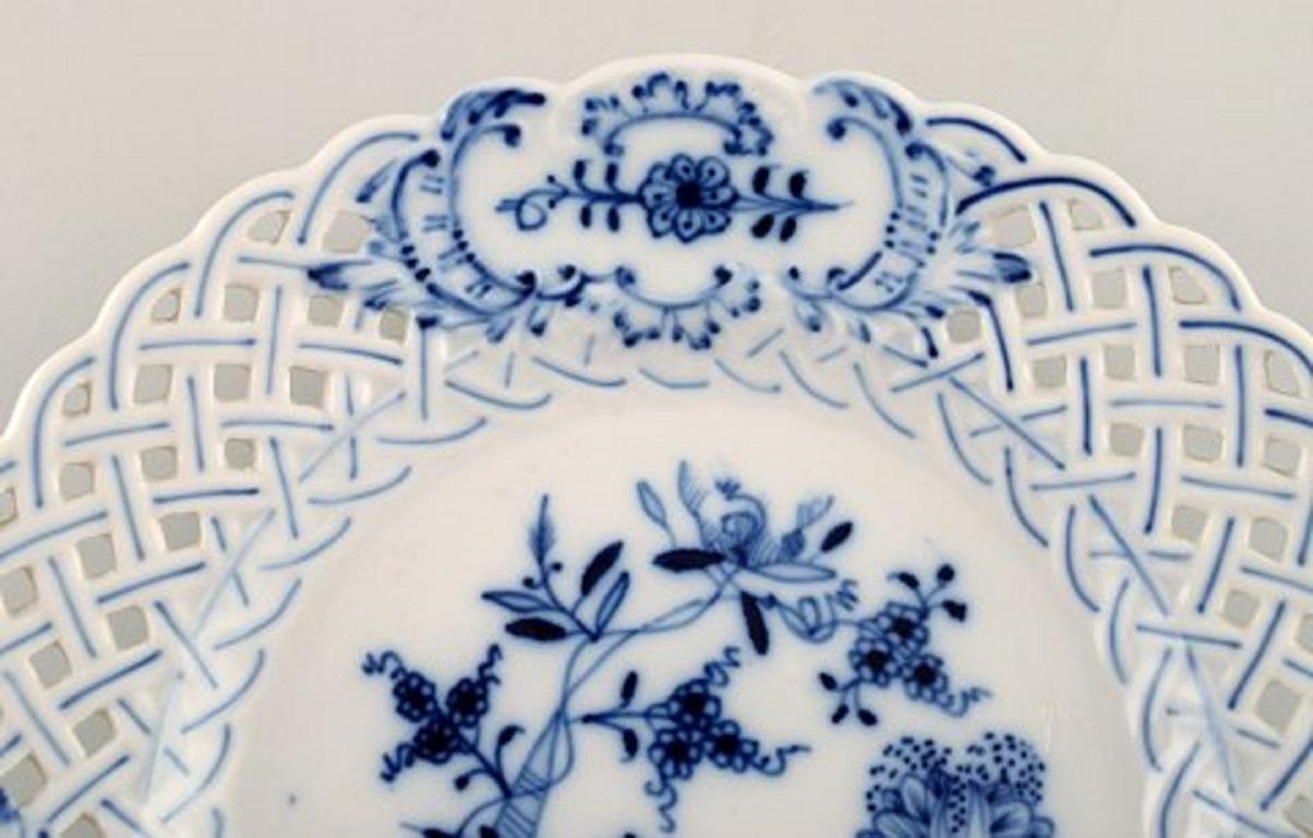 Rococo Stadt Meissen Onion Pattern Reticulated Plate 7 Pcs in Stock Mid-20th Century