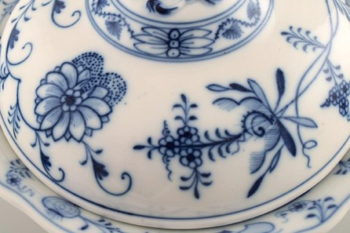 Stadt Meissen Blue Onion Patterned Lidded Tureen, Mid-20th Century In Good Condition In Copenhagen, DK