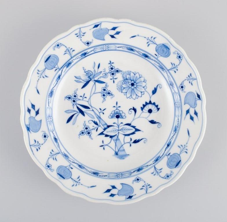 Stadt Meissen, drei tiefe Teller, blaues Zwiebelmuster, 1930er Jahre (Handbemalt) im Angebot