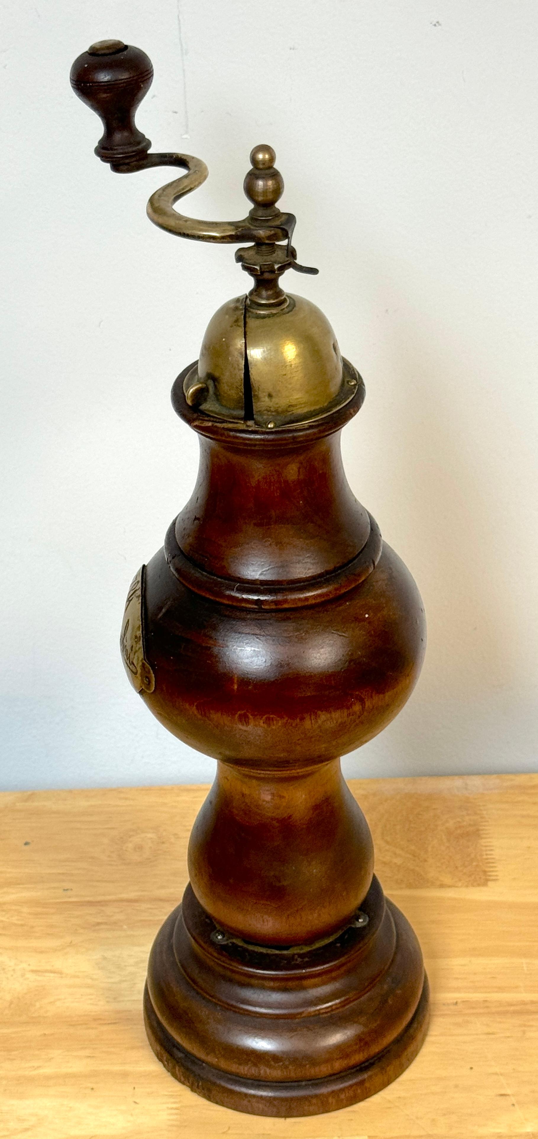 Stafanc Ugolini Firenze, 1784* Molino de pimienta de madera de frutal y latón en venta 4