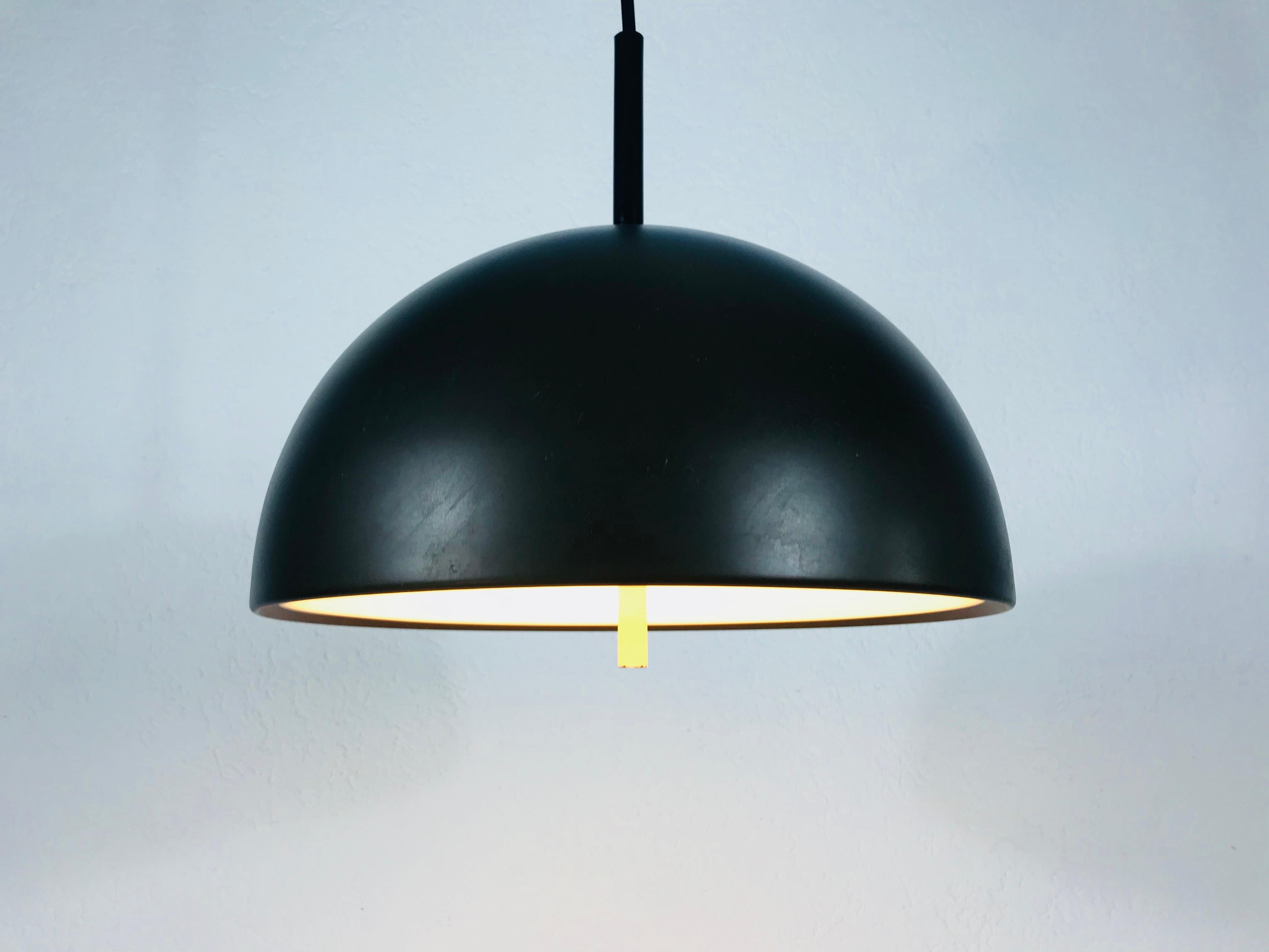 Mid-Century Modern Lampe suspendue marron Staff, années 1970, Allemagne en vente