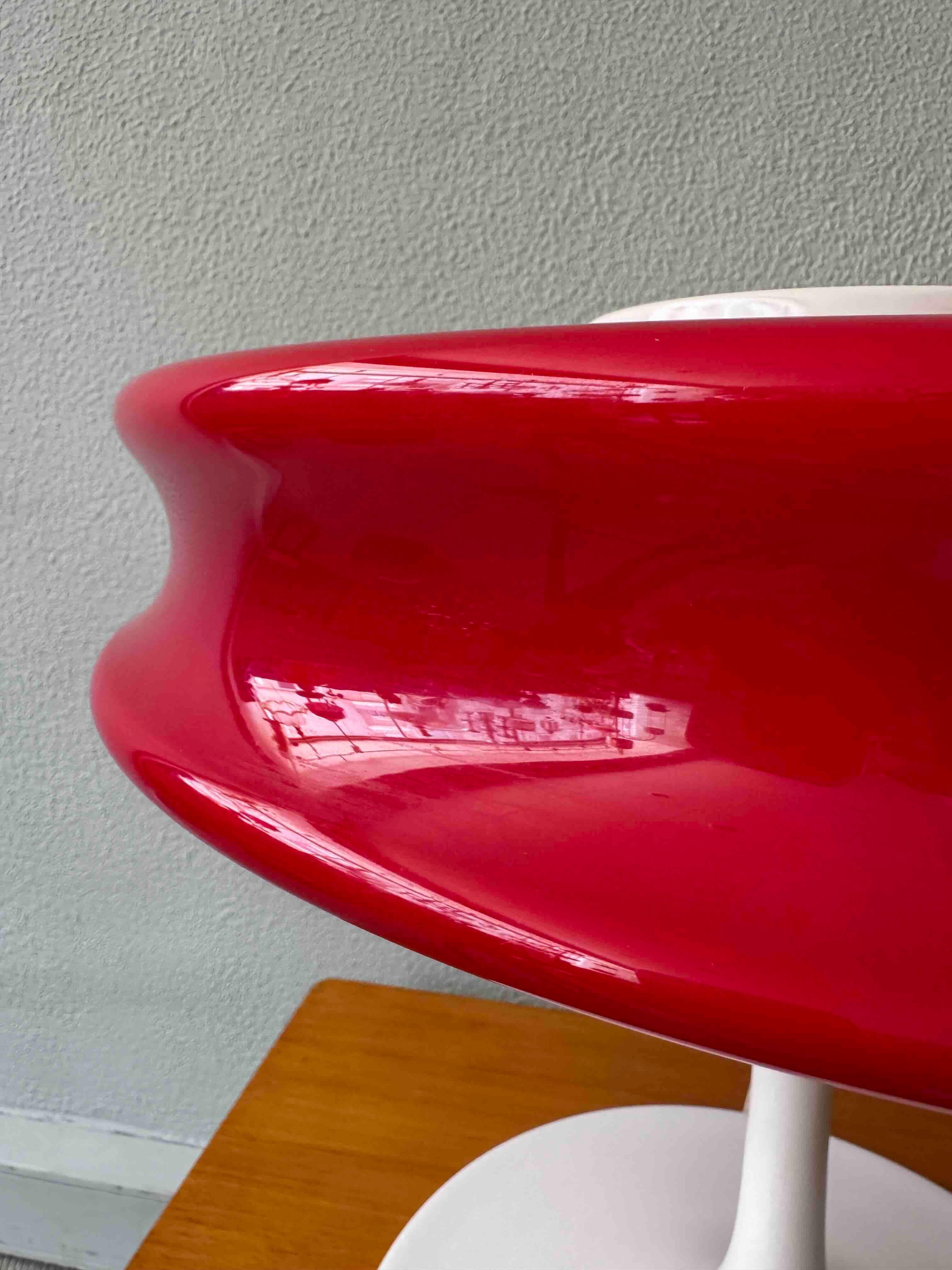 Staff & Schwarz Orion Rotes Opalglas Weißes Metall Tischlampe Deutschland 1960s im Angebot 7