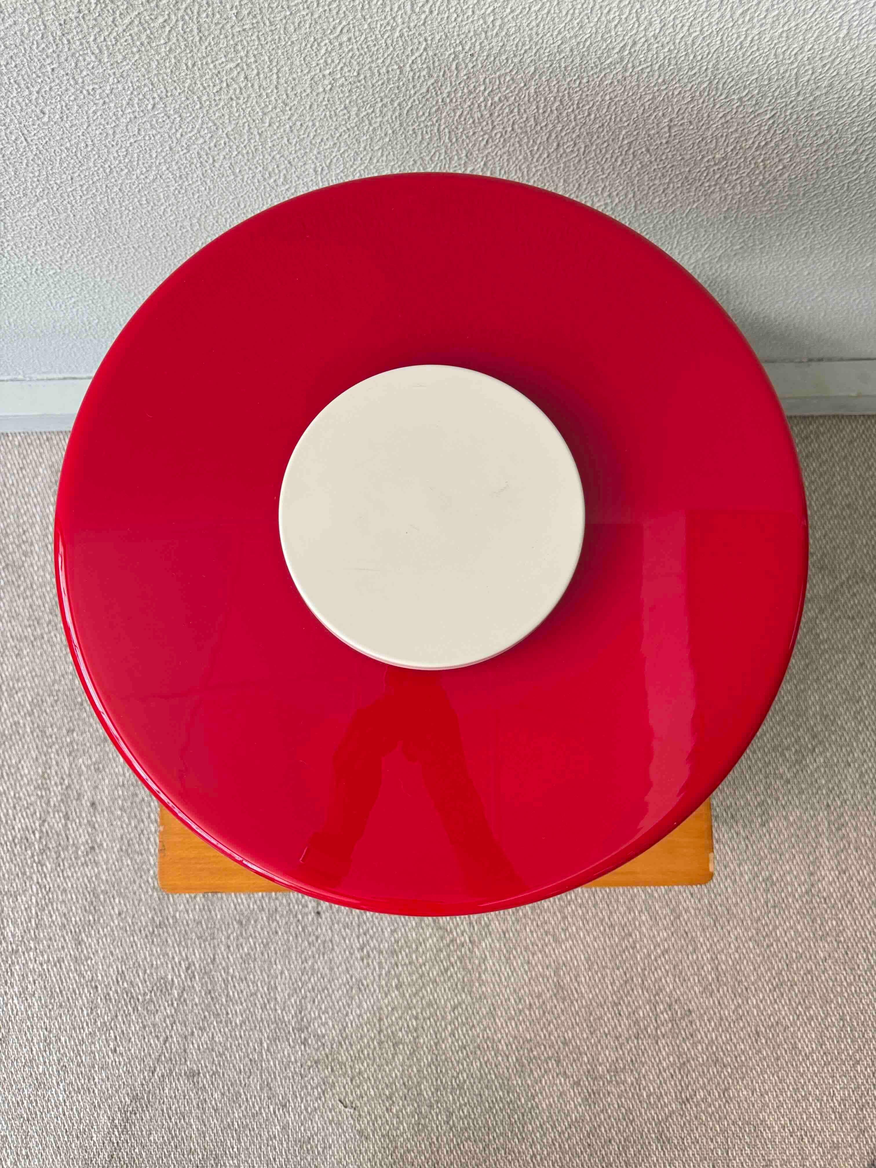 Staff & Schwarz Orion Rotes Opalglas Weißes Metall Tischlampe Deutschland 1960s im Angebot 9