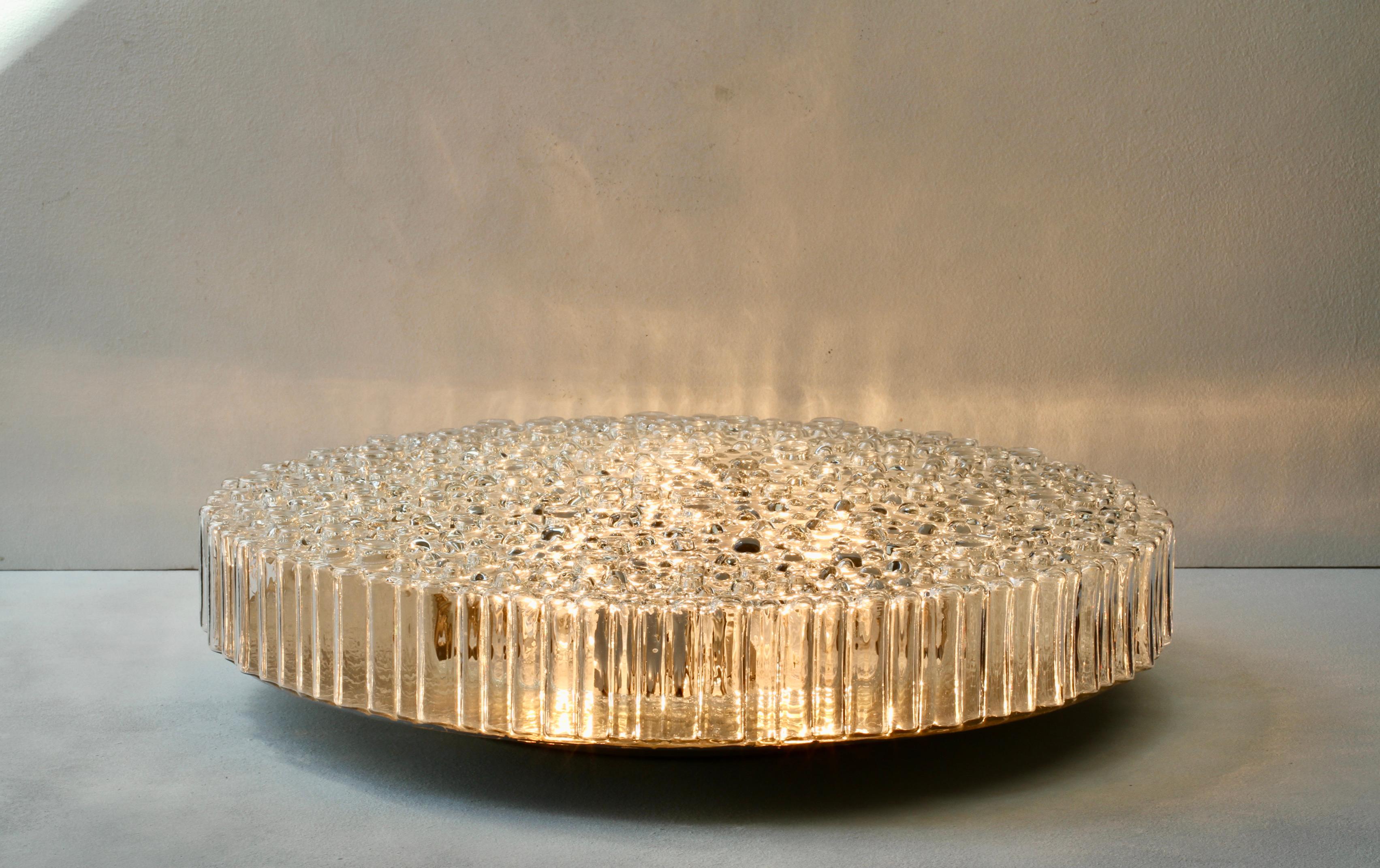 Staff XL Large Organic Textured Clear Ice Crystal Glass Flush Mount, 1970s In Good Condition For Sale In Landau an der Isar, Bayern