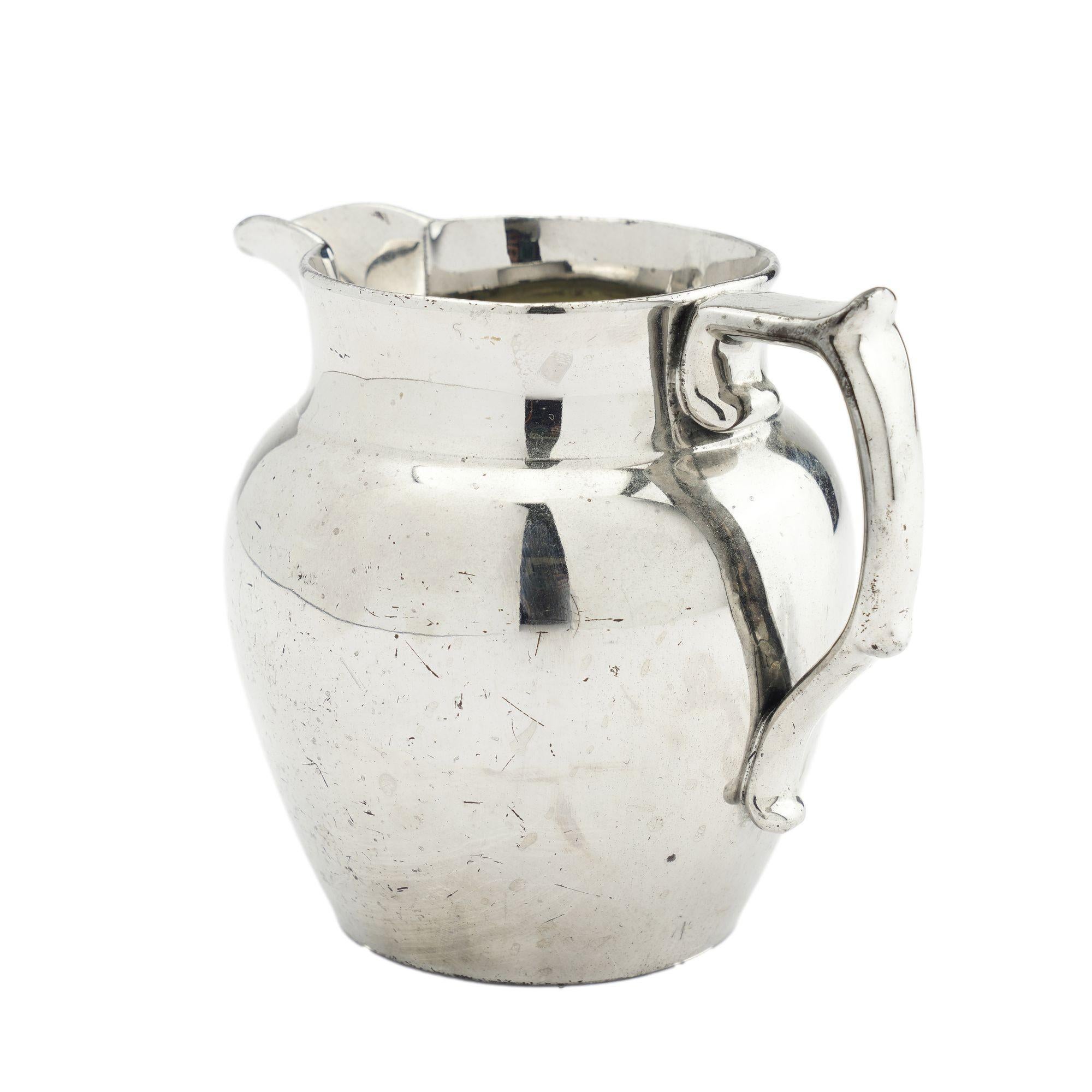 XIX secolo Zuccheriera e lattiera con piede in ceramica Staffordshire luster ware, 1830 ca. in vendita
