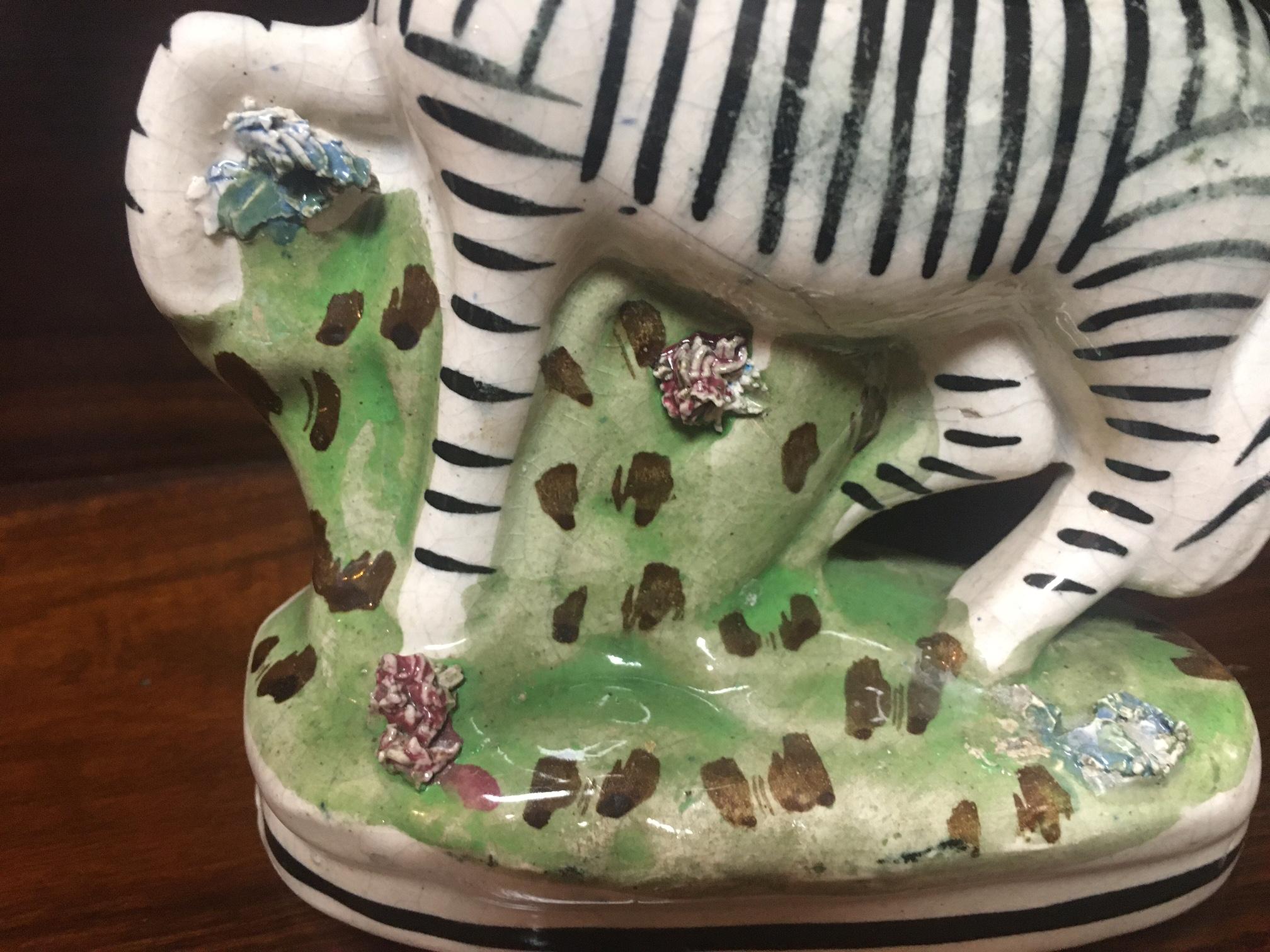 Staffordshire, circa 1840 Coppia di zebre africane a dorso piatto in porcellana in vendita 4