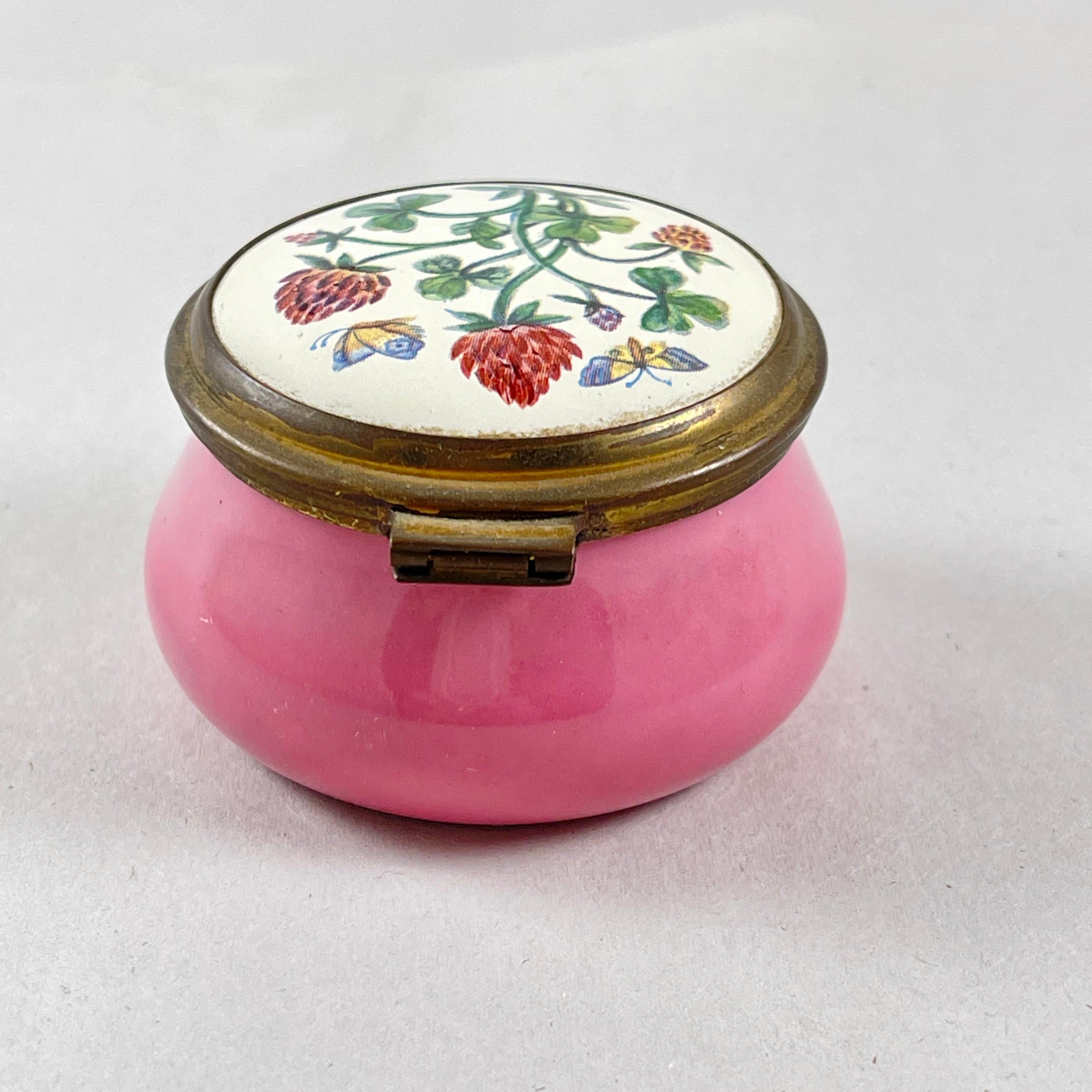 Caja de baratijas trébol rosa Old Hall esmaltada de Staffordshire en Bueno estado para la venta en Philadelphia, PA