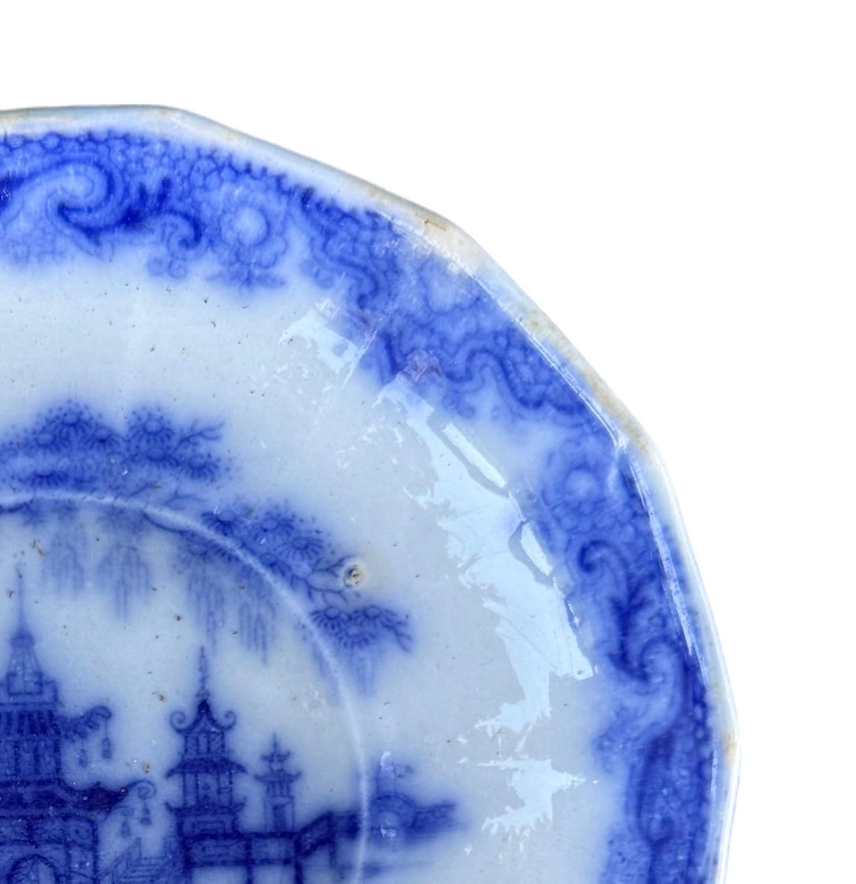 Piatto in ceramica inglese Staffordshire motivo Whampoa circa 1842 In condizioni buone in vendita a Huntington, NY