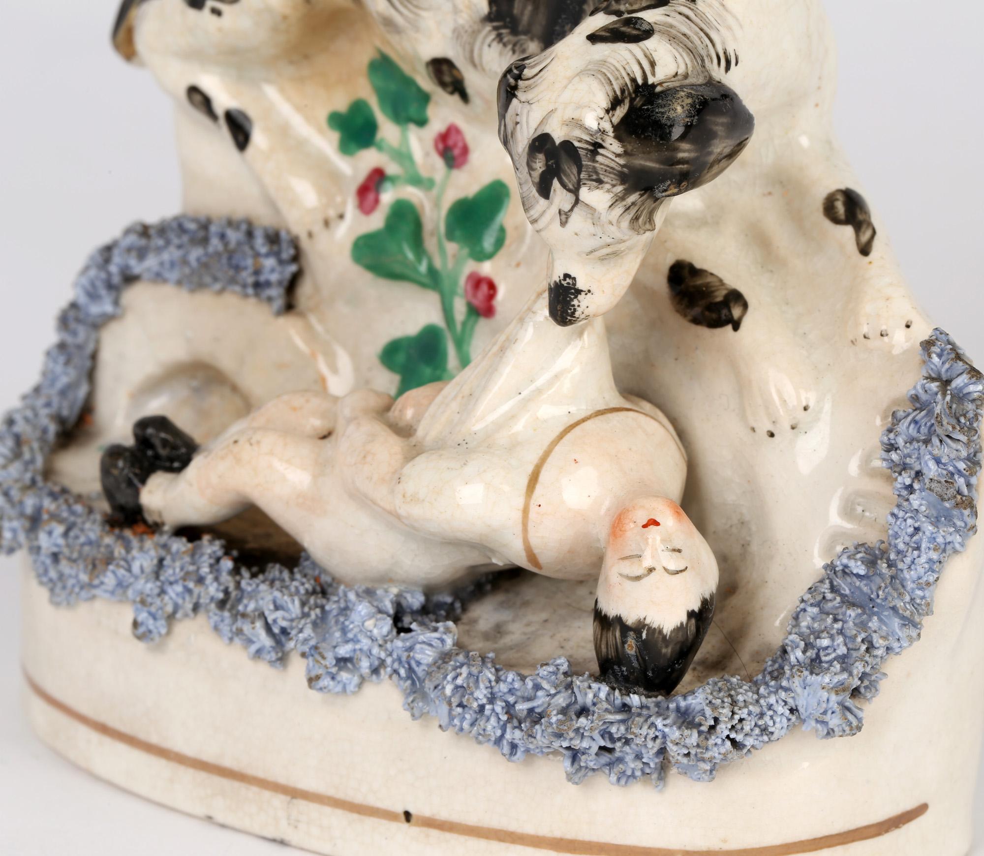 Vase de déversement en poterie anglaise du Staffordshire représentant un chien sauvant un garçon qui flotte en vente 3