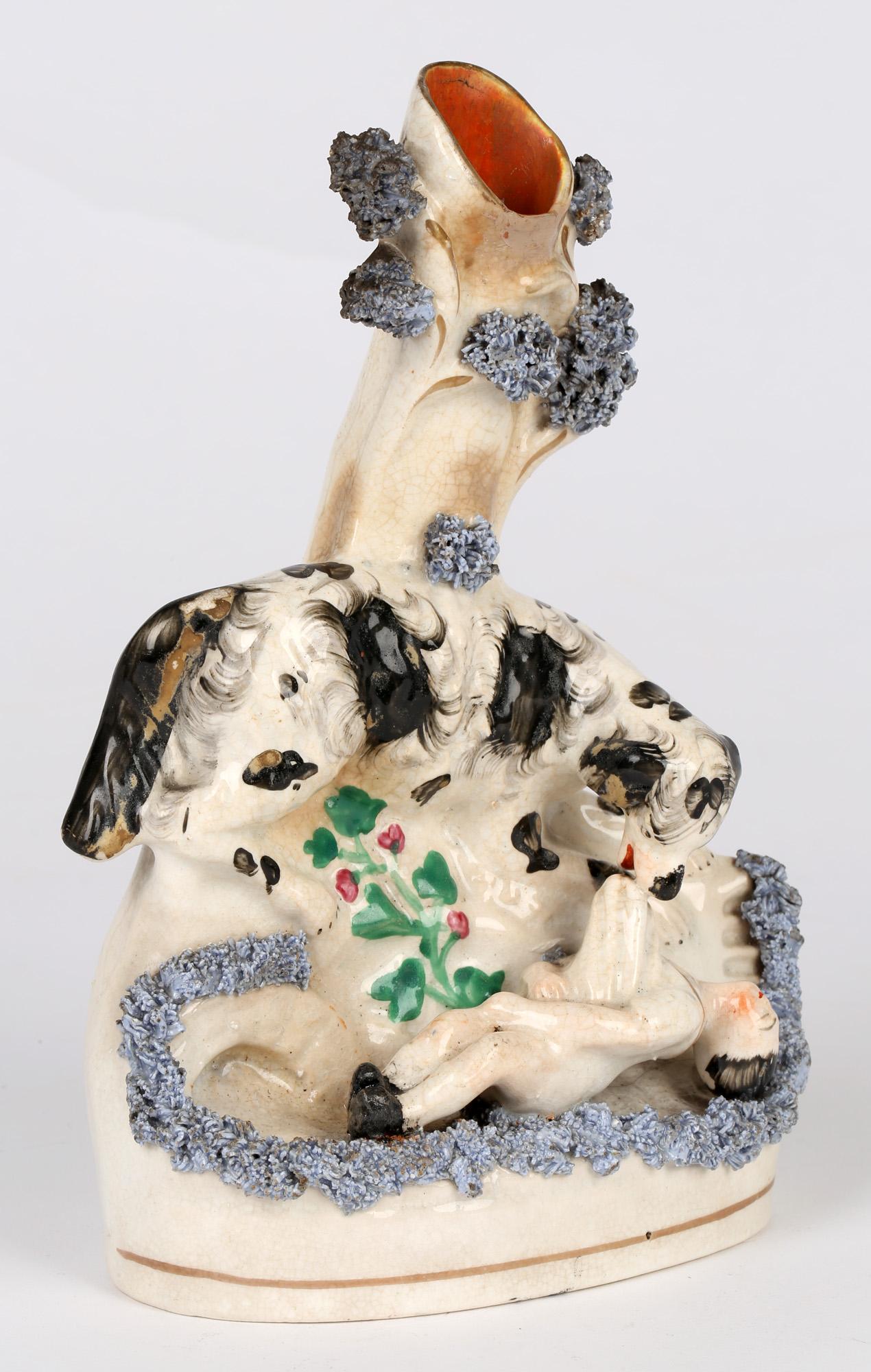Vase de déversement en poterie anglaise du Staffordshire représentant un chien sauvant un garçon qui flotte en vente 5