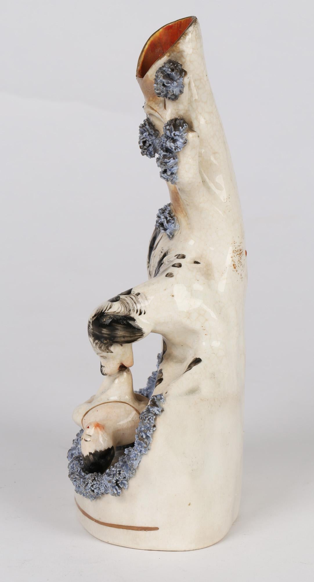 Milieu du XIXe siècle Vase de déversement en poterie anglaise du Staffordshire représentant un chien sauvant un garçon qui flotte en vente