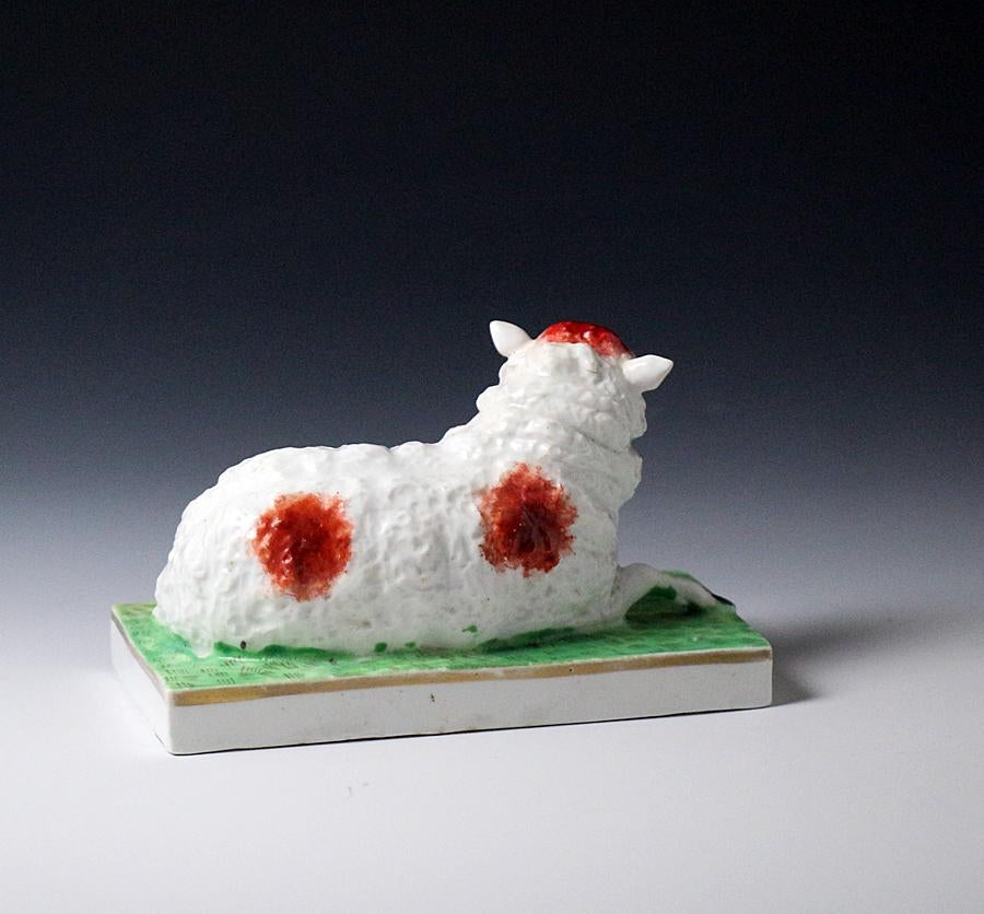 Staffordshire Figure of a Ewe on Oblong Base, English, Early 19th Century Period In Good Condition For Sale In Woodstock, OXFORDSHIRE