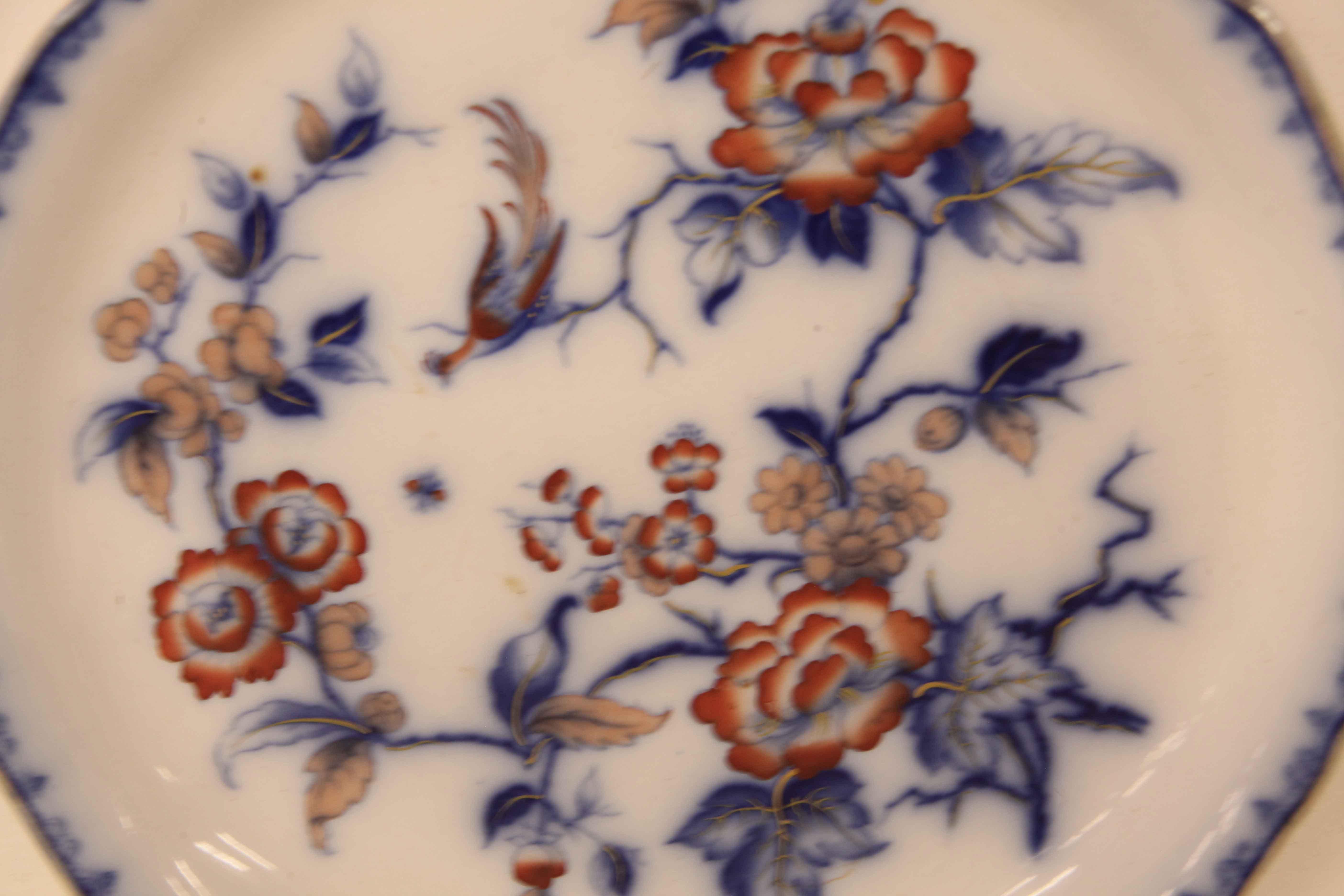Milieu du XIXe siècle Assiette de service Staffordshire bleu flûte en vente