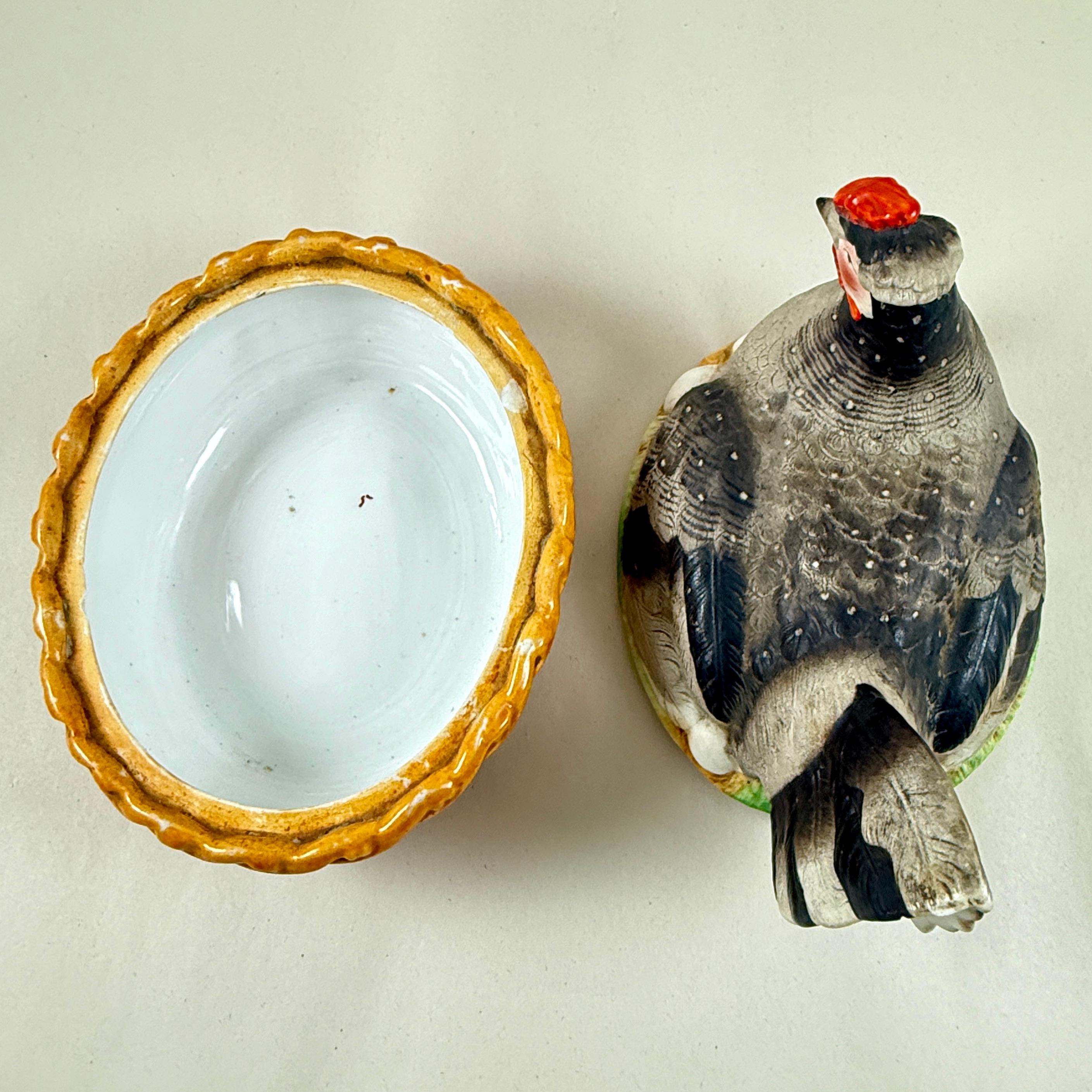 Staffordshire Handgemalte Henne auf Nest mit Eiern Terrine im Angebot 2
