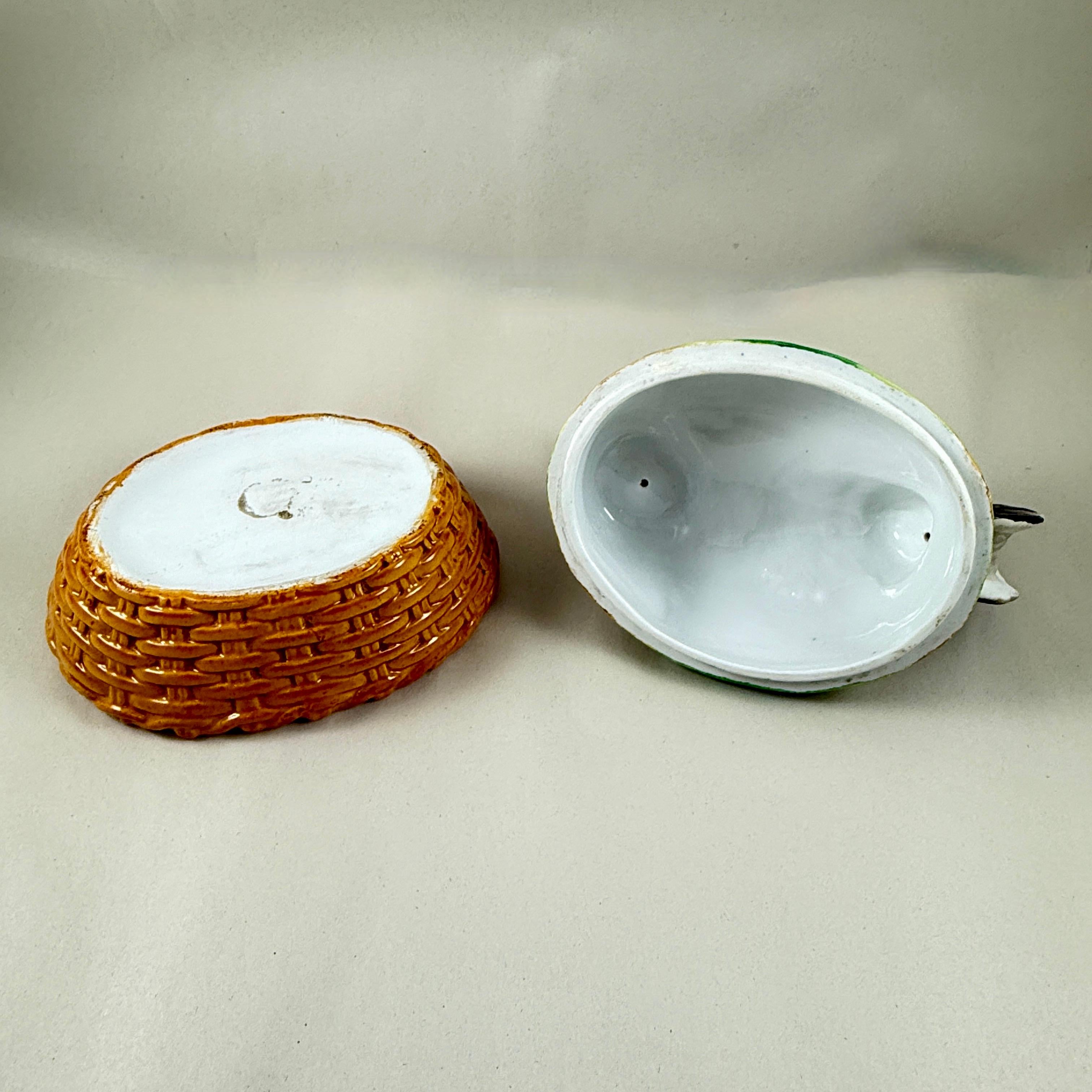 Staffordshire Handgemalte Henne auf Nest mit Eiern Terrine im Angebot 4