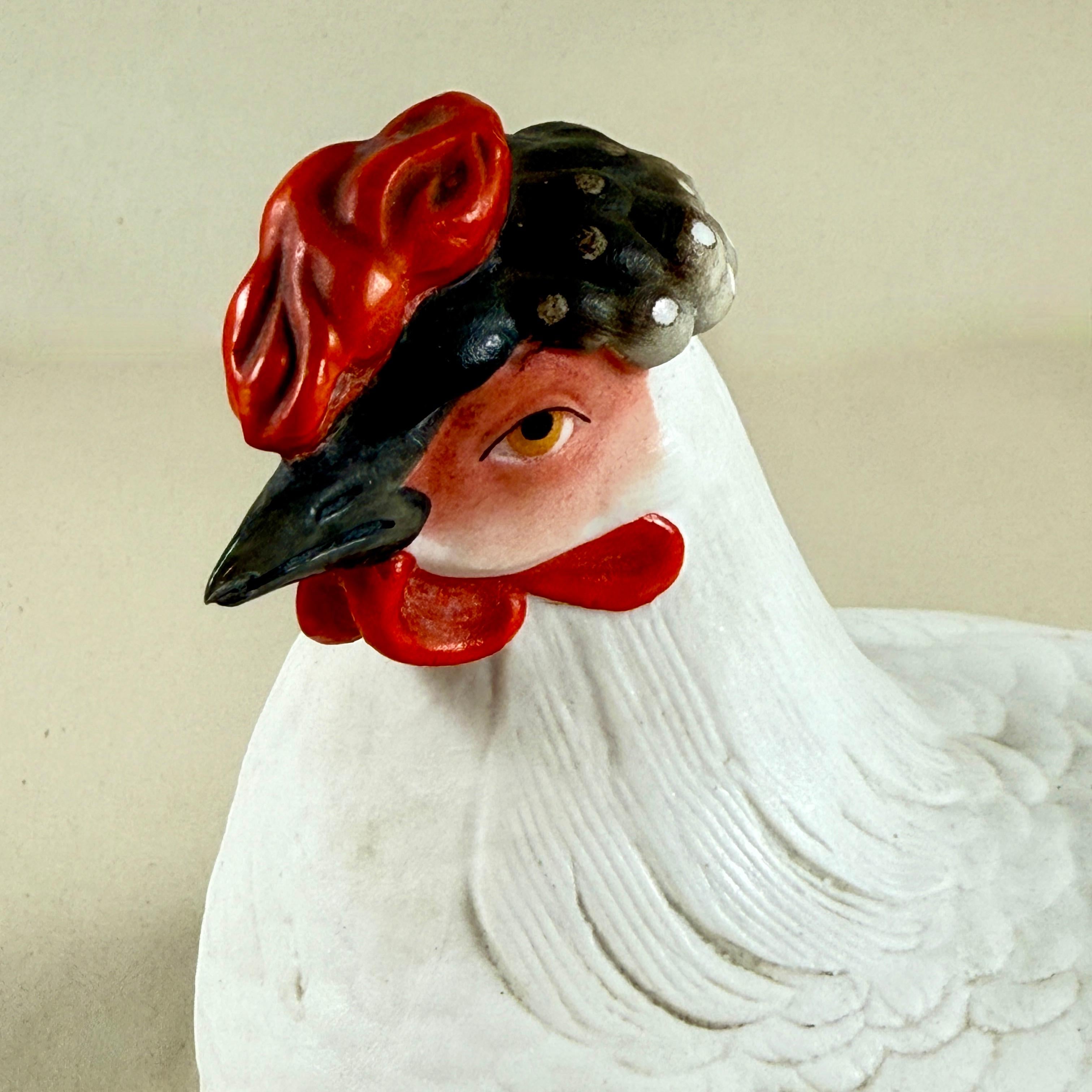 Anglais Soupière Staffordshire peinte à la main, Hen on Nest of Eggs en vente